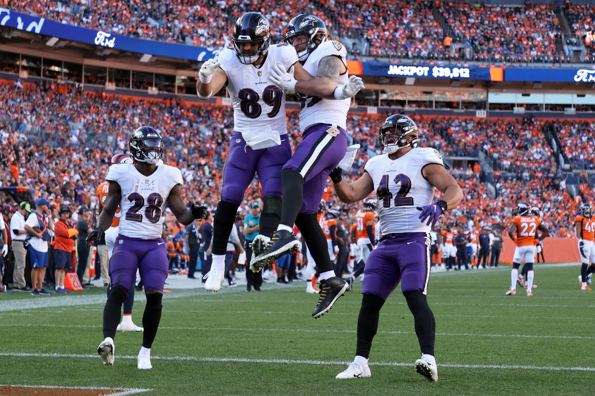 Ravens K Justin Tucker cheers on Orioles during walk-off win