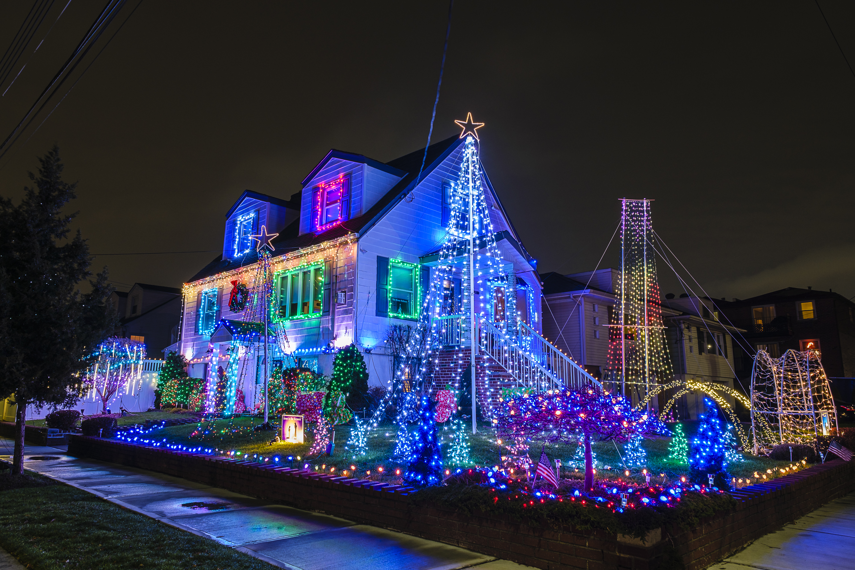 Holiday Lights Continue To Shine Across Nyc New York Daily News