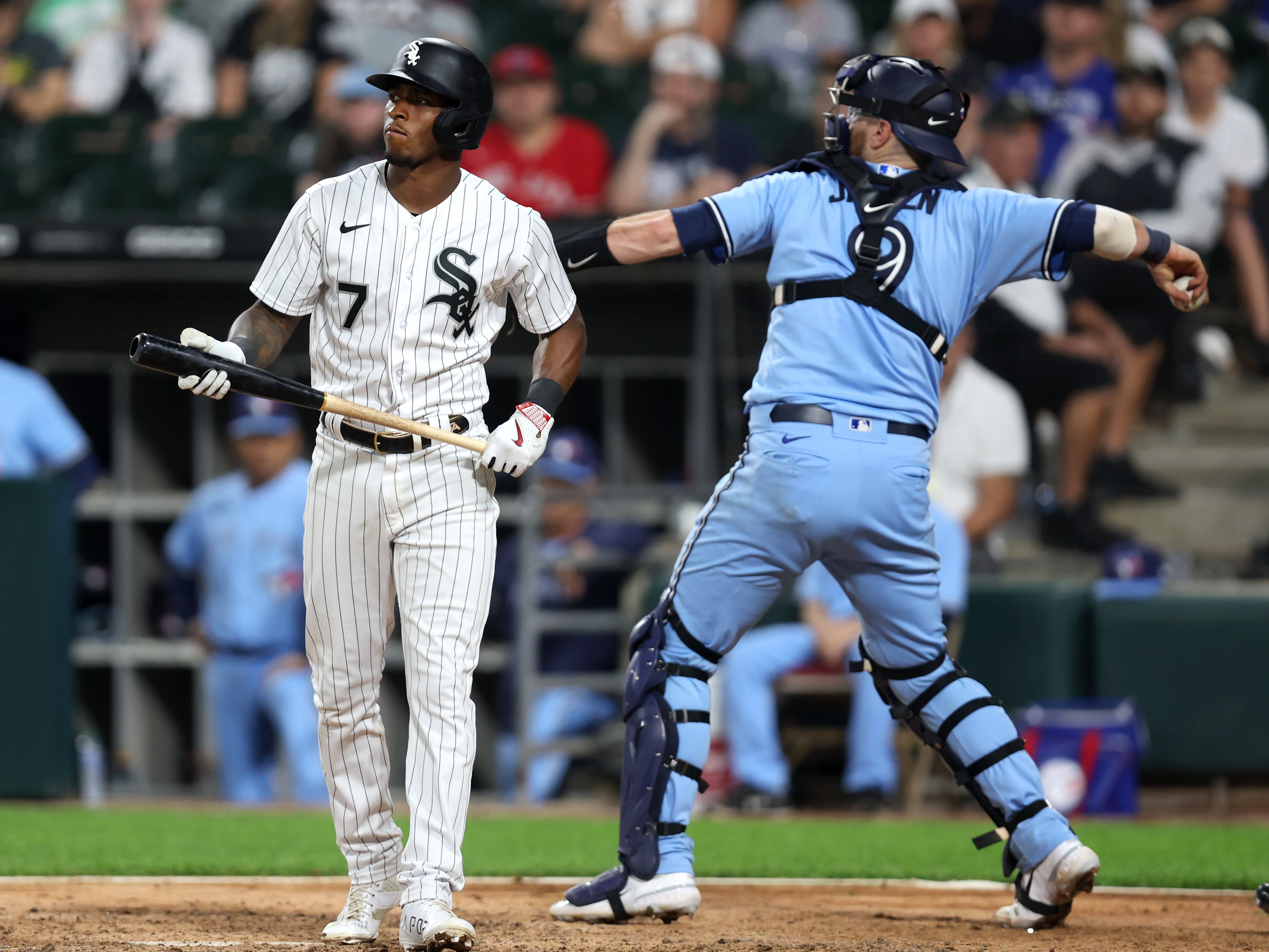 Andrew Vaughn leads White Sox past Blue Jays