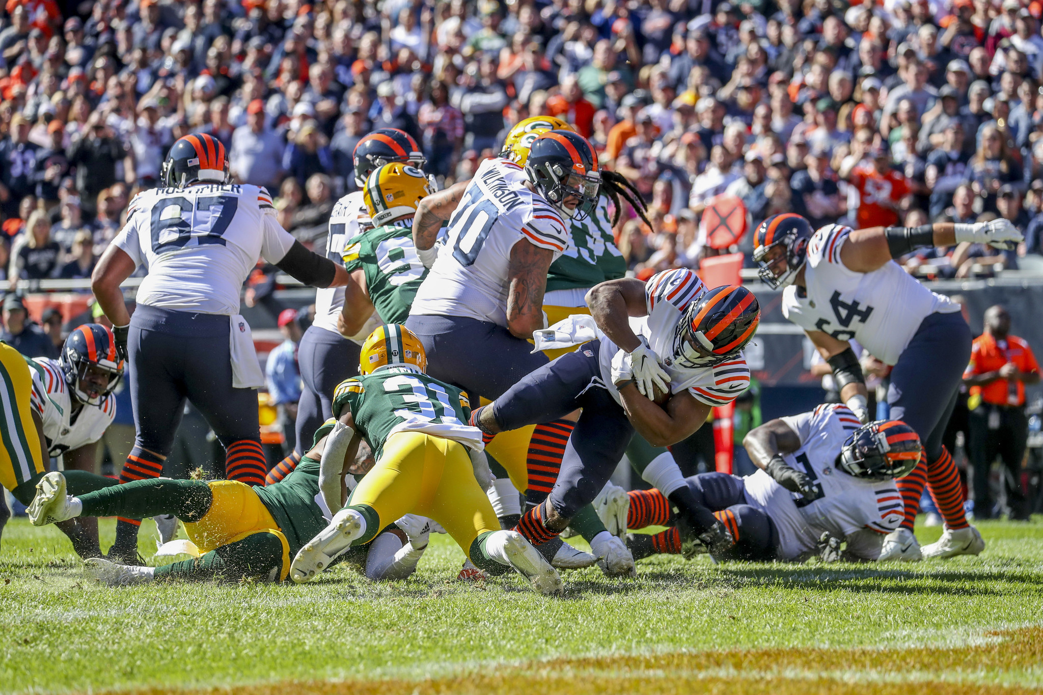 Rodgers Throws 2 TDs, Runs for 1 as Packers Beat Bears 24-14, Chicago News
