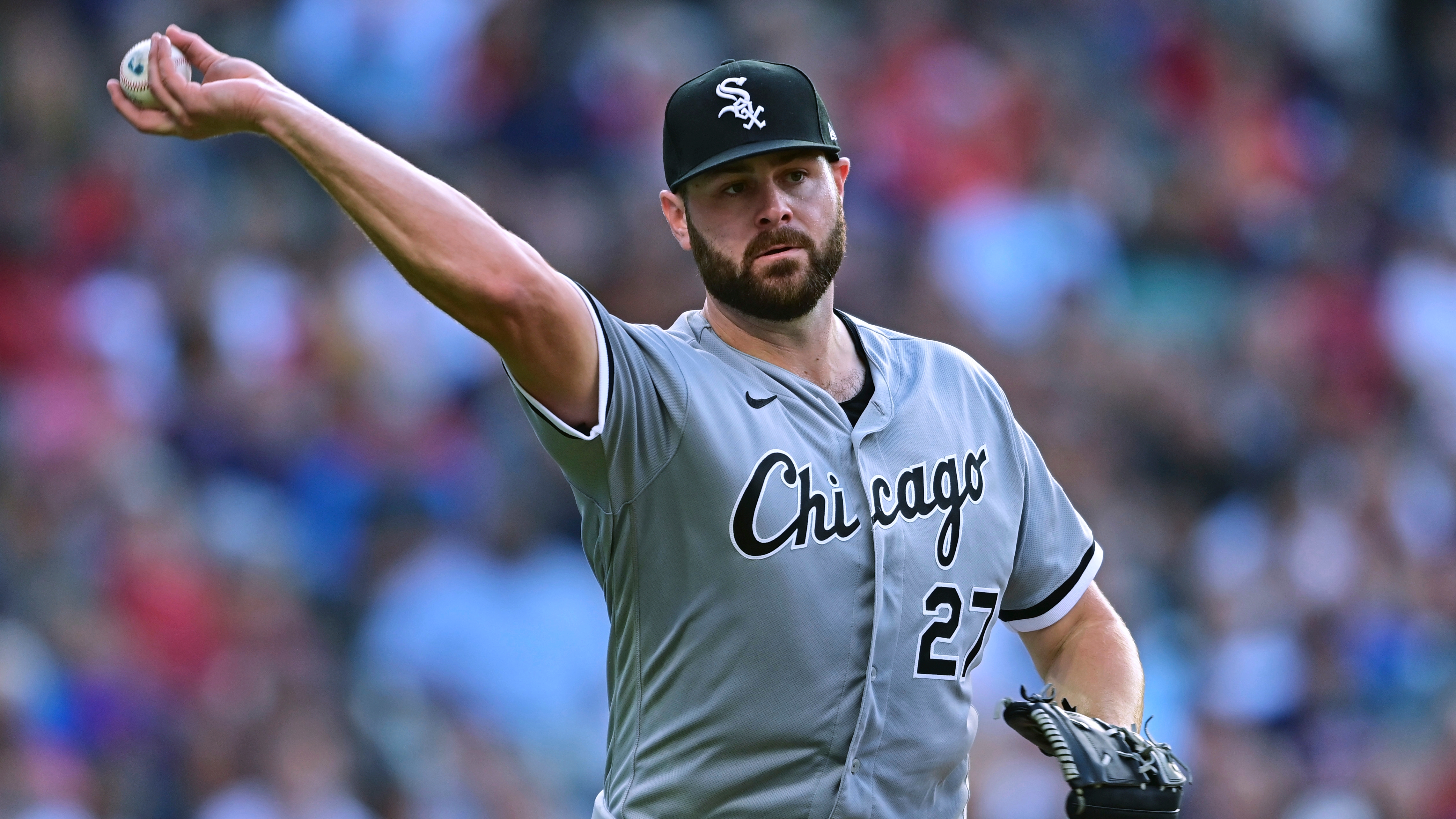 Lucas Giolito pitches Chicago White Sox to series split