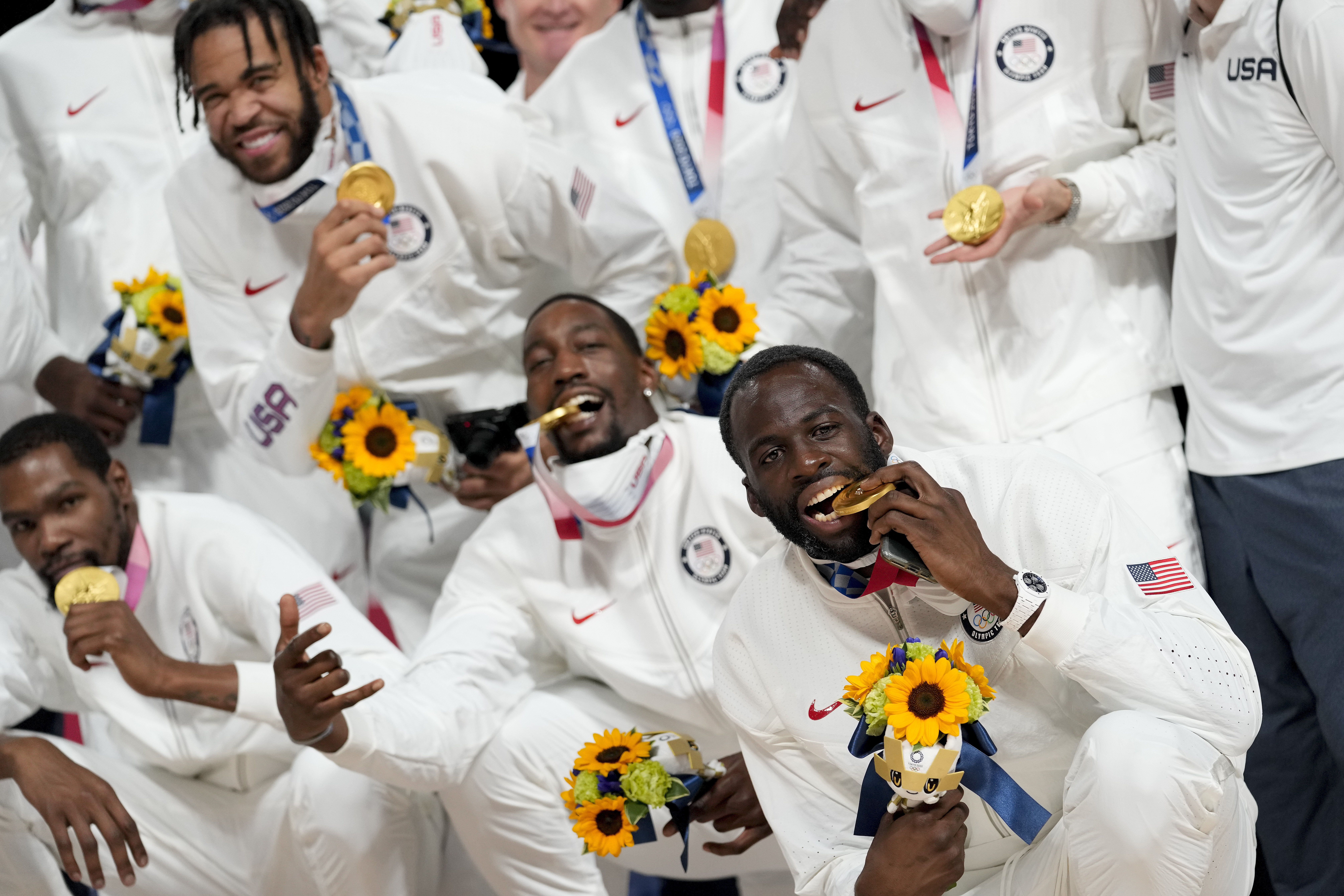 Olympics Us Men S Basketball Wins 4th Straight Gold Medal Chicago Tribune