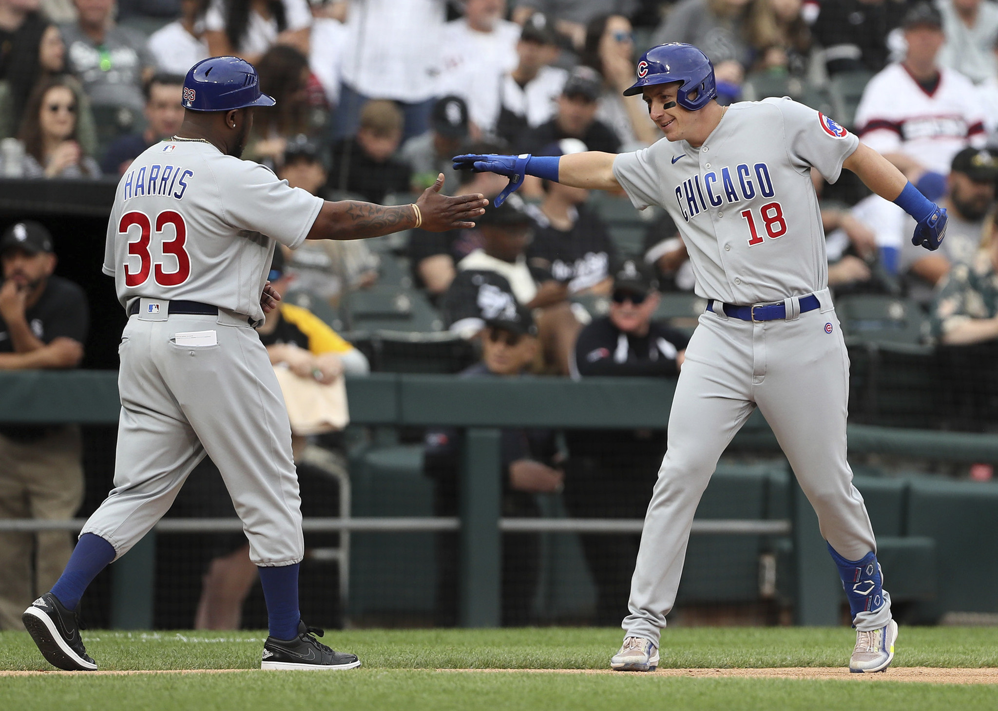 As trade winds blow, Cubs rally for wild 10-7 win over White Sox