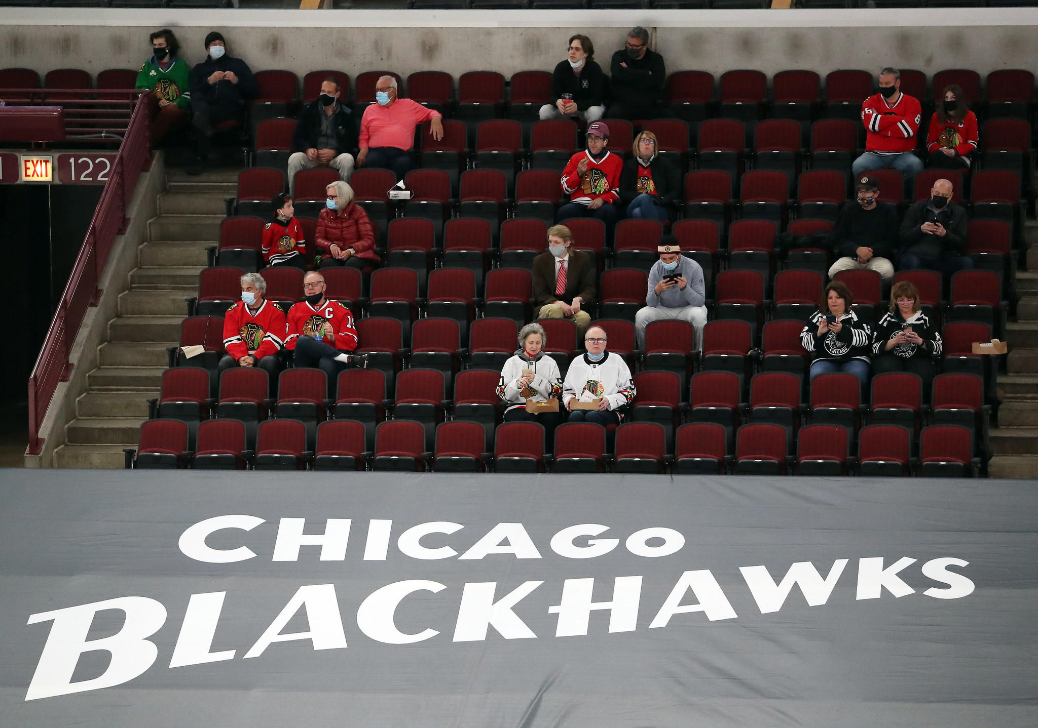 Blueline Chicago Blackhawks Basketball Jersey Adult Size Large L NHL