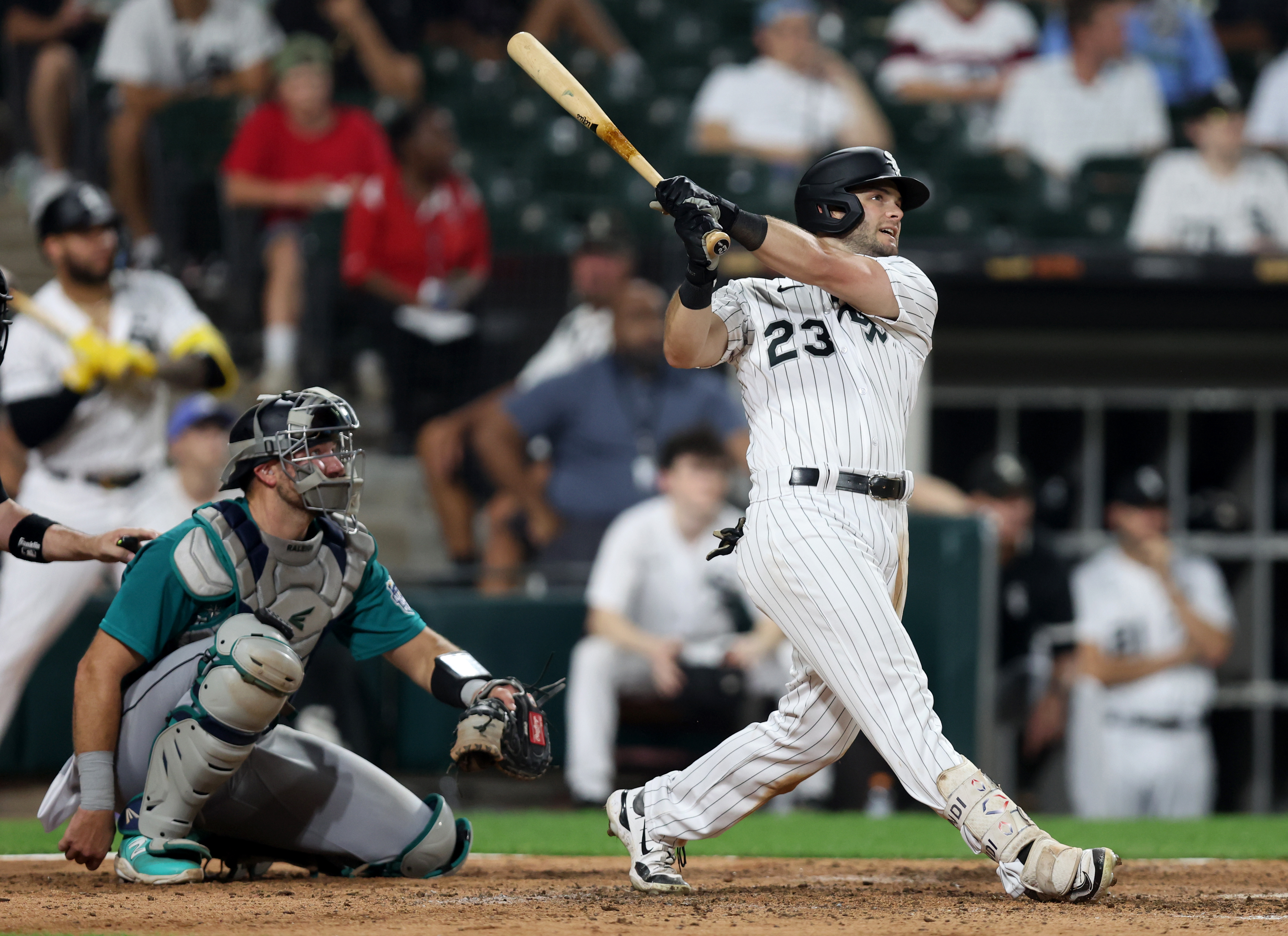 Why did White Sox Outfielder Andrew Benintendi play injured in