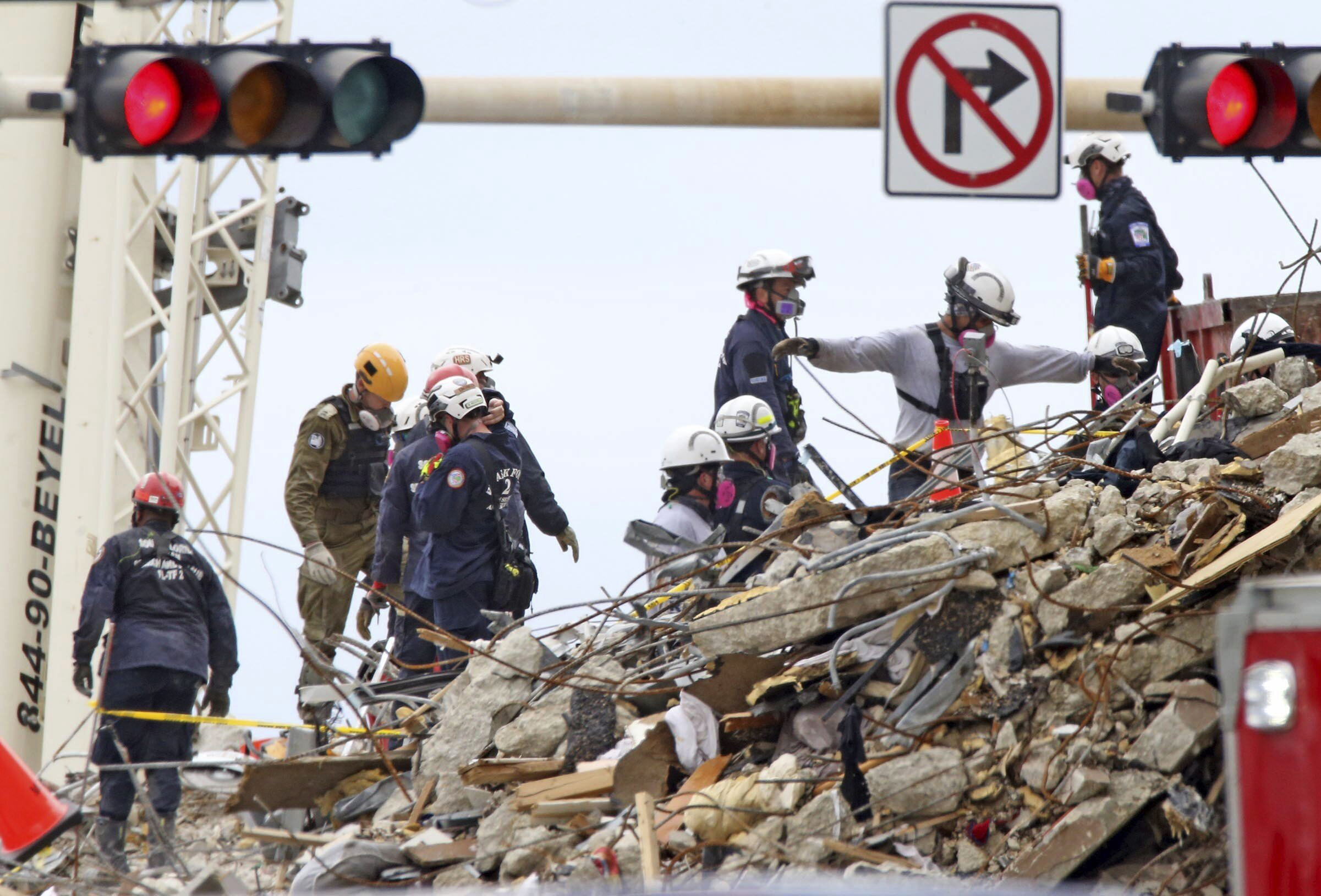 At least 1 dead, 99 still unaccounted for in Florida building collapse -  New York Daily News