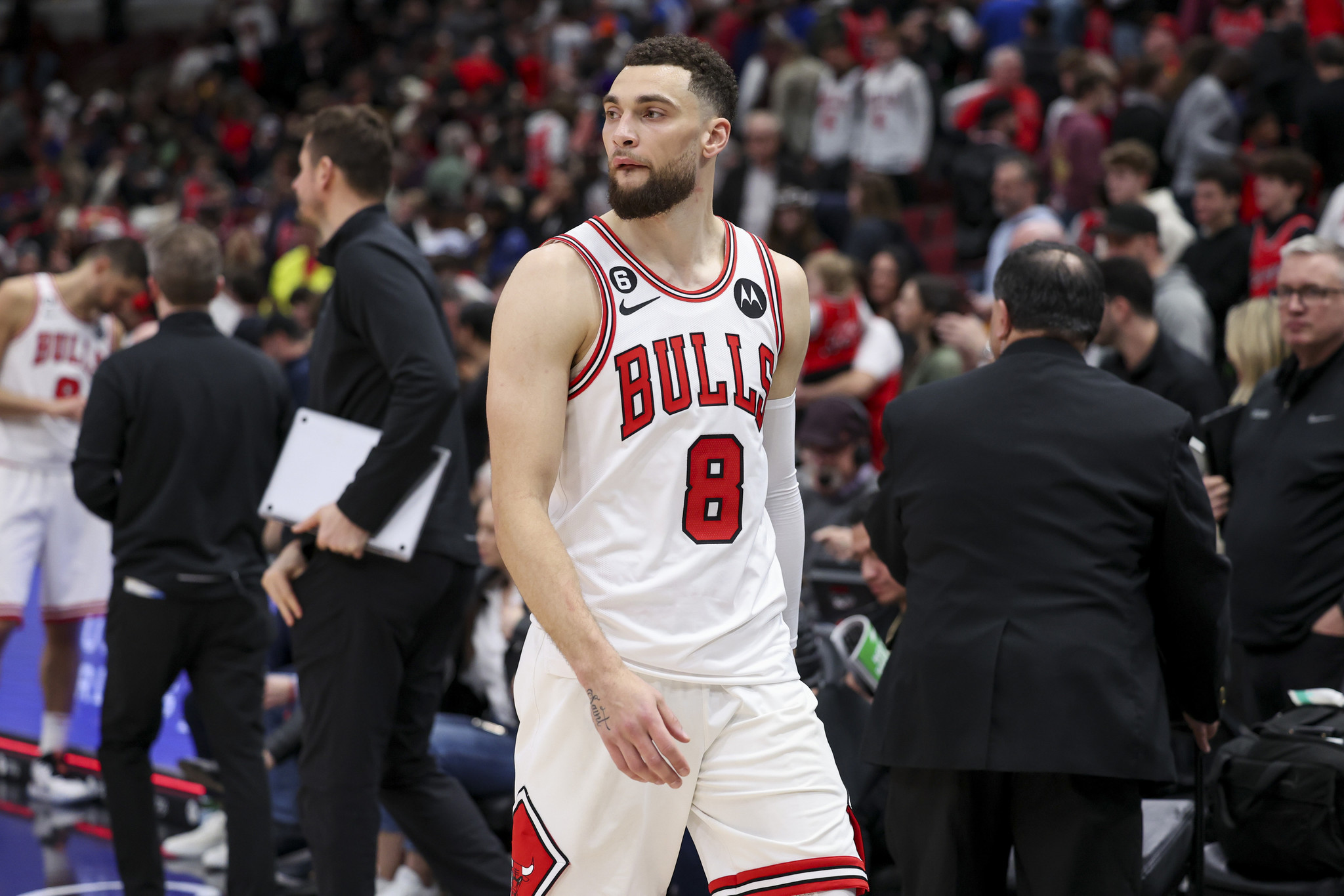 Zach LaVine scores 49 points, hits winner for Bulls after benching