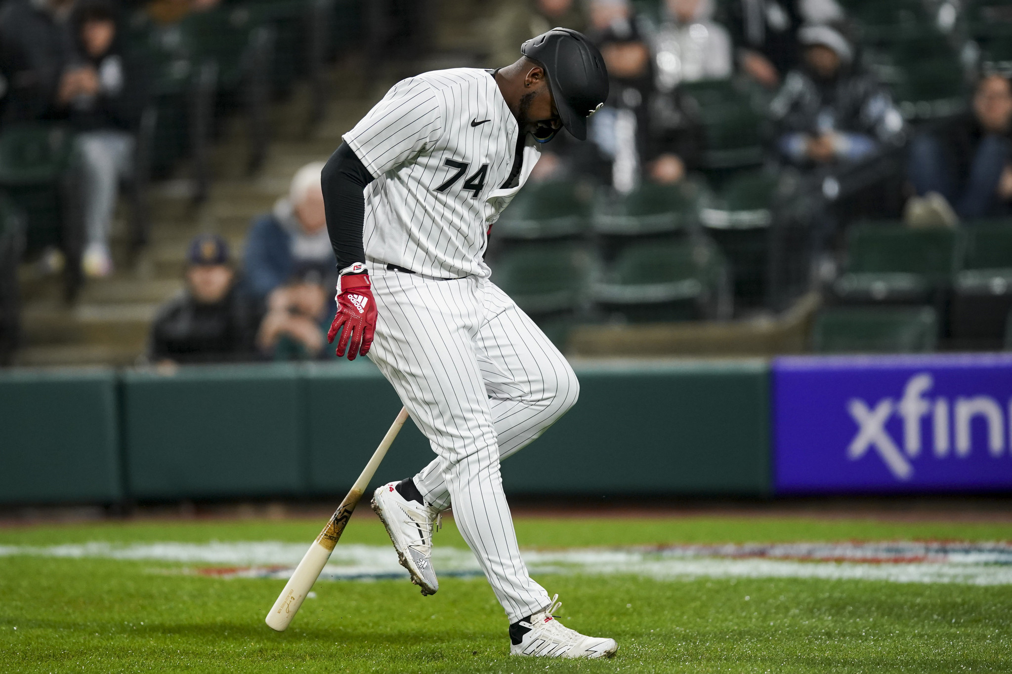 White Sox reinstate Eloy Jiménez from IL, place Yoán Moncada on list with  lower back soreness - The Athletic