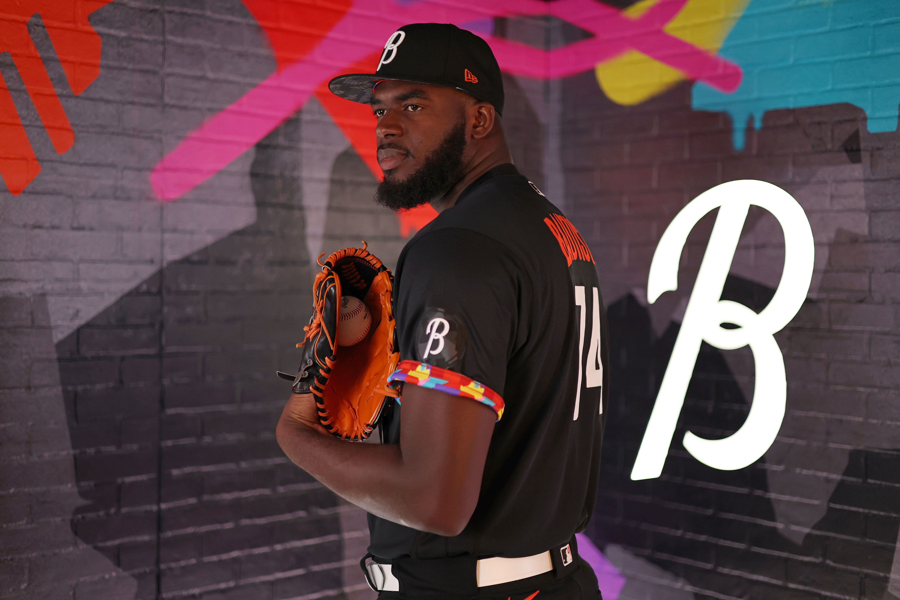 Baltimore Orioles Reveal Black & White City Connect Uniform with Surprise  Inside – SportsLogos.Net News