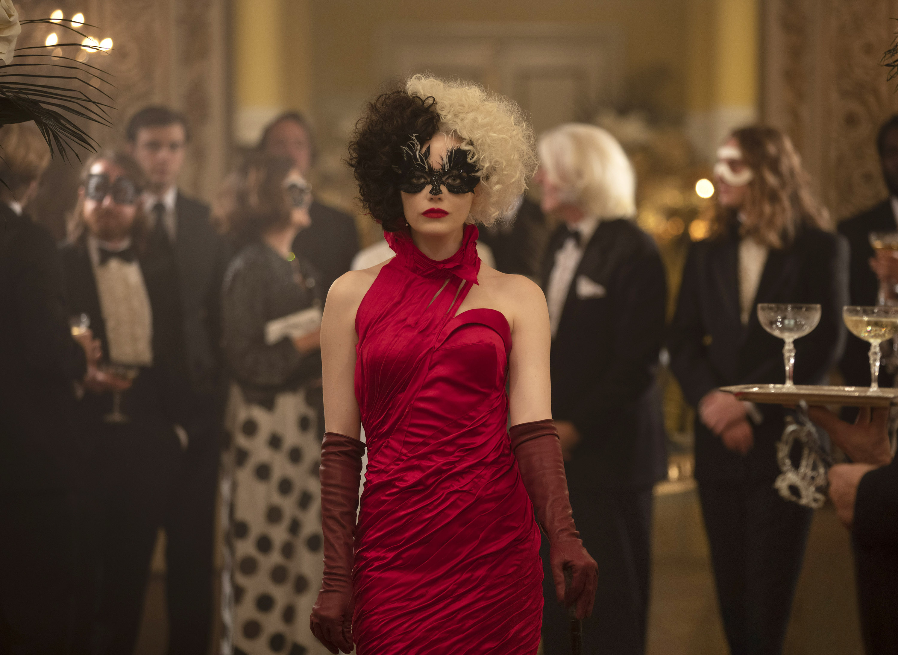Cruella First Reviews: Emmas Stone and Thompson and Their Immaculate  Costumes Light Up the Screen