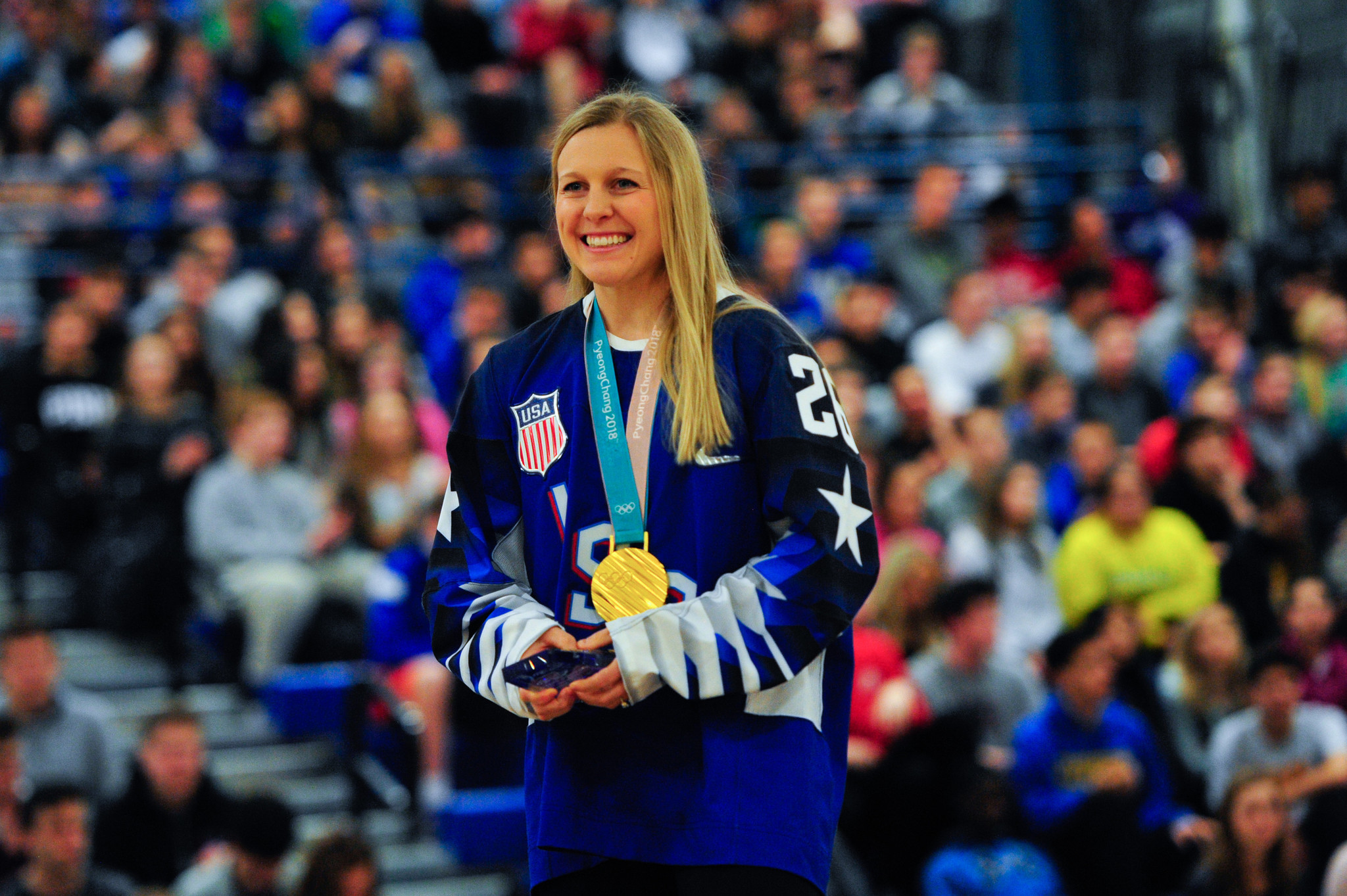 Kendall Coyne continues to inspire young women with book, As Fast as Her –  NBC Sports Chicago
