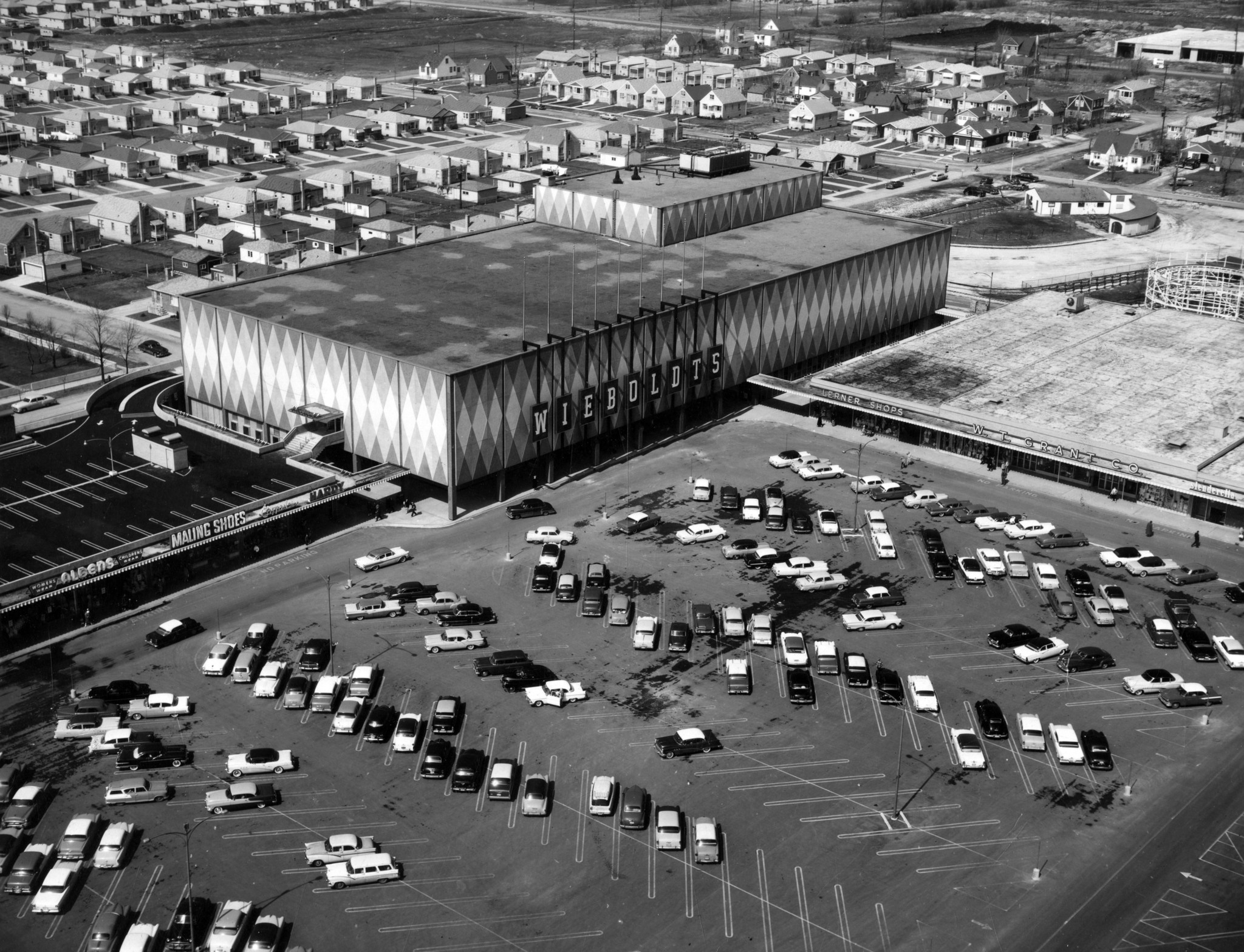 Histories & Mysteries: The Age of Suburban Flight sparks new era of  shopping centers, malls