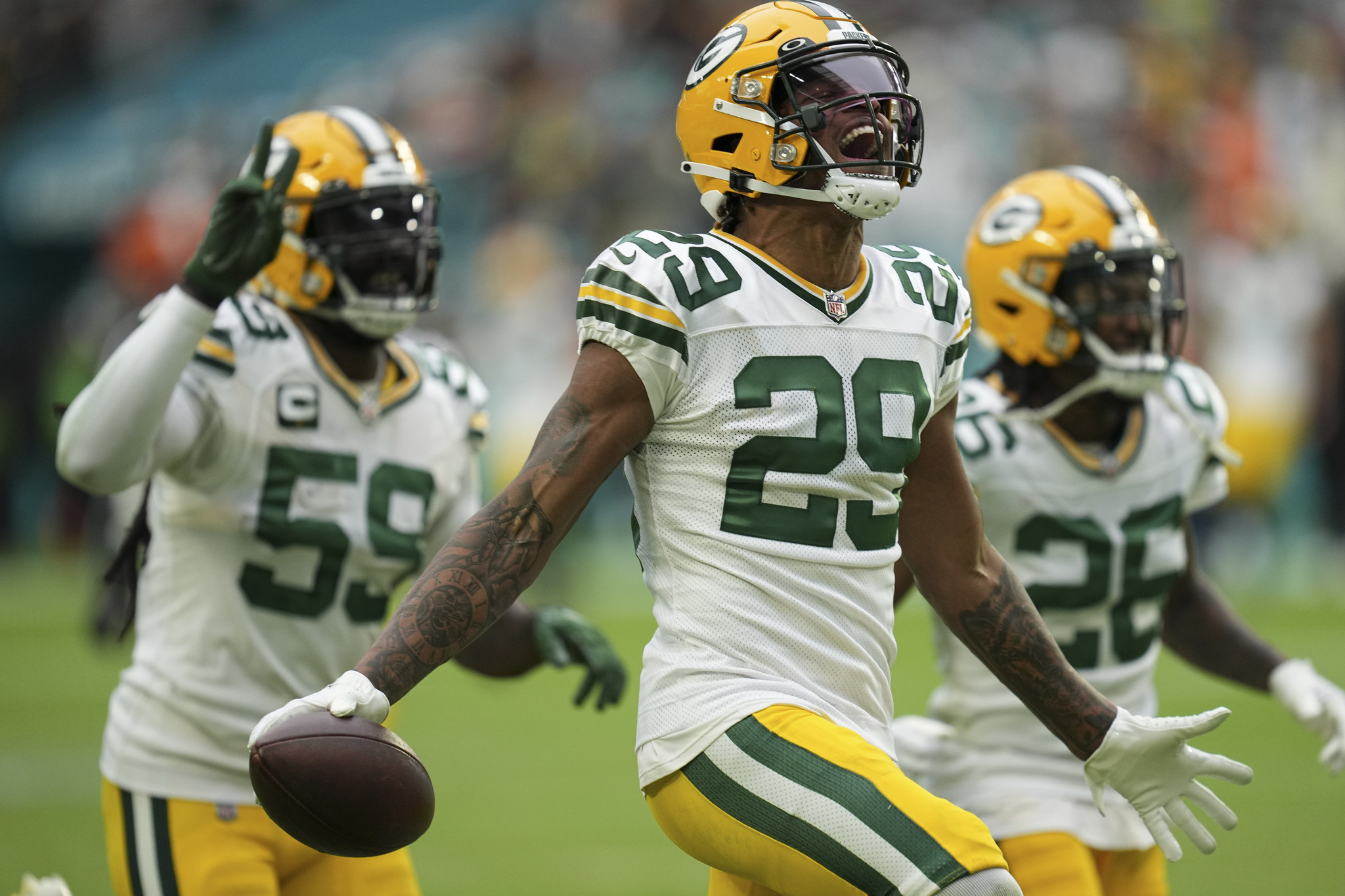 Green Bay Packers pick off Miami Dolphins for 3rd win in row