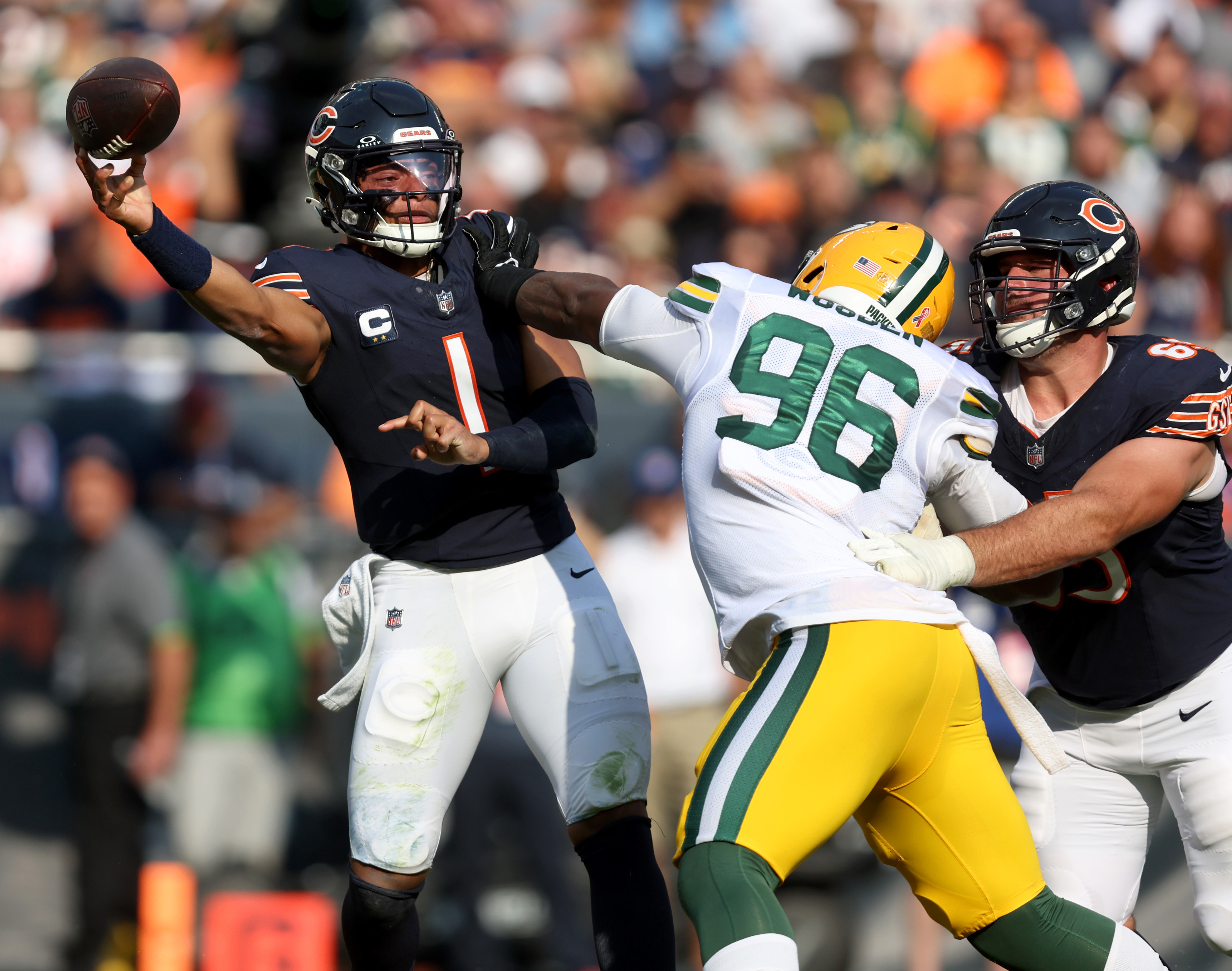 Chicago Bears rally to defeat San Francisco 49ers 19-10 in season