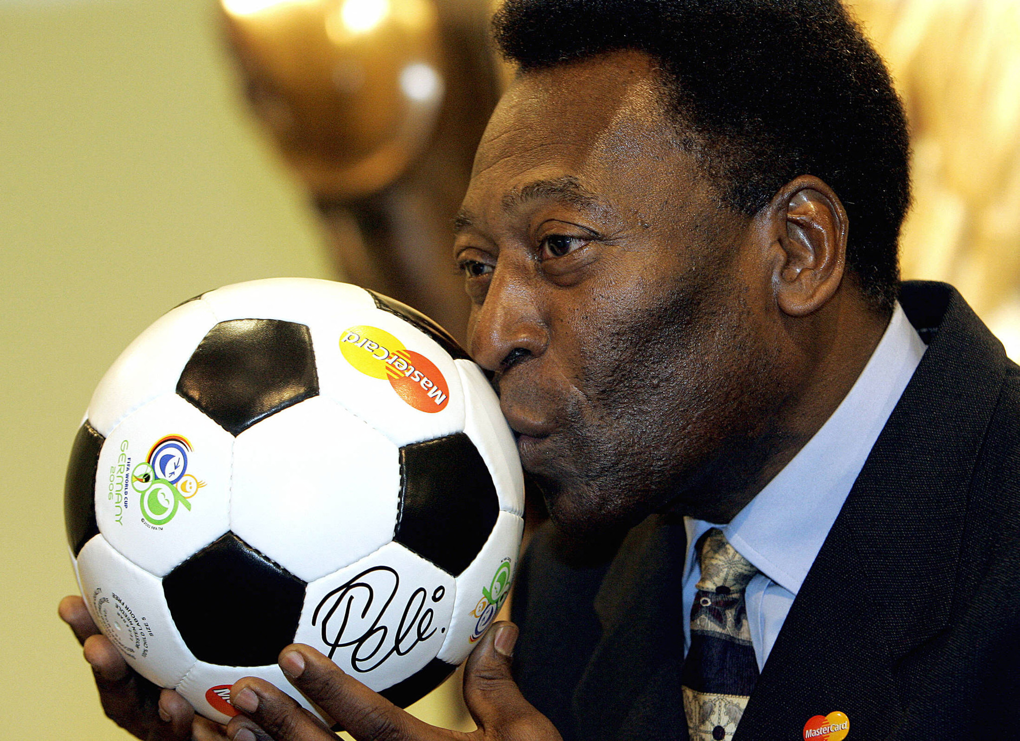Every soccer commercial Pelé starred in - AS USA