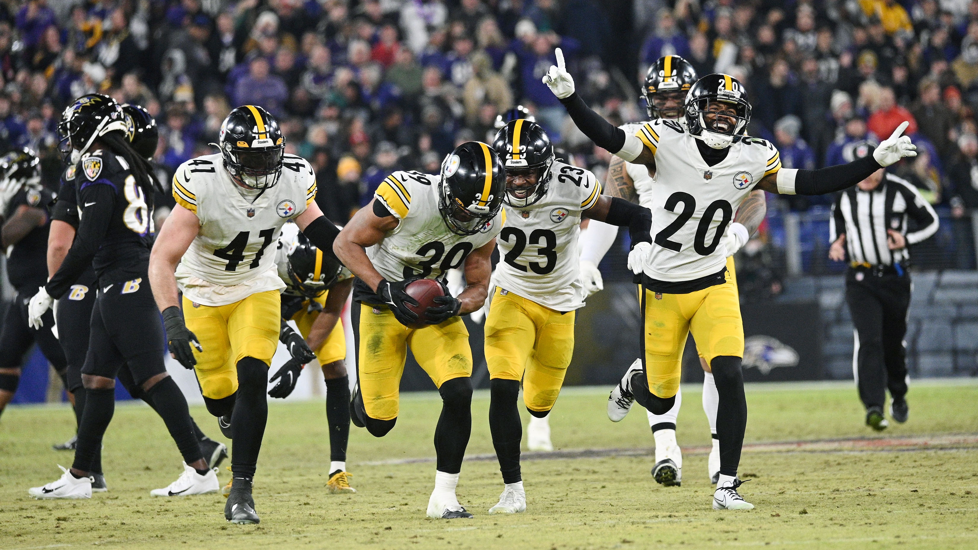 Ravens lose late lead, fall to Steelers, 16-13