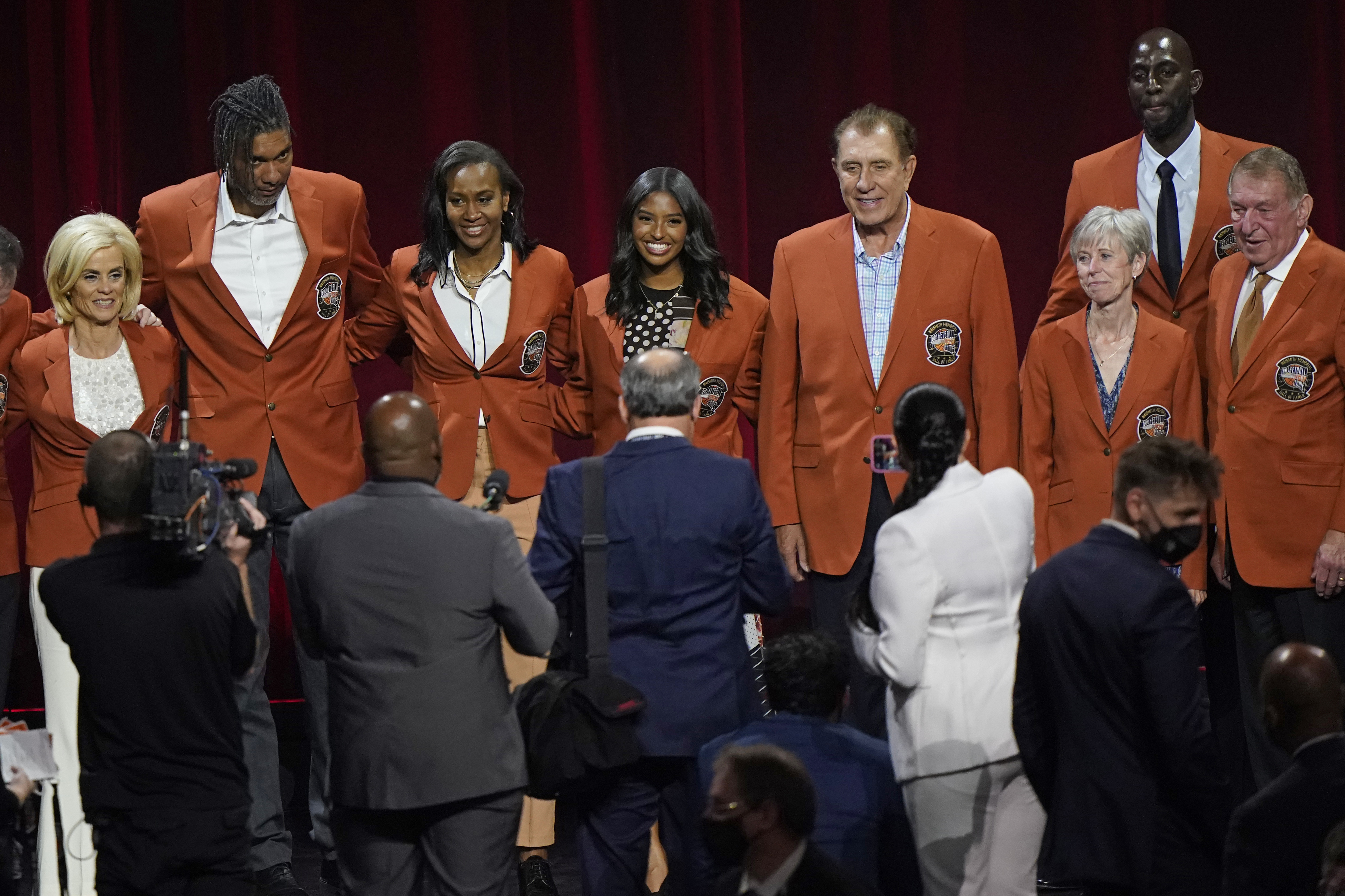 Kobe Bryant Hall of Fame Induction: Vanessa Bryant delivers