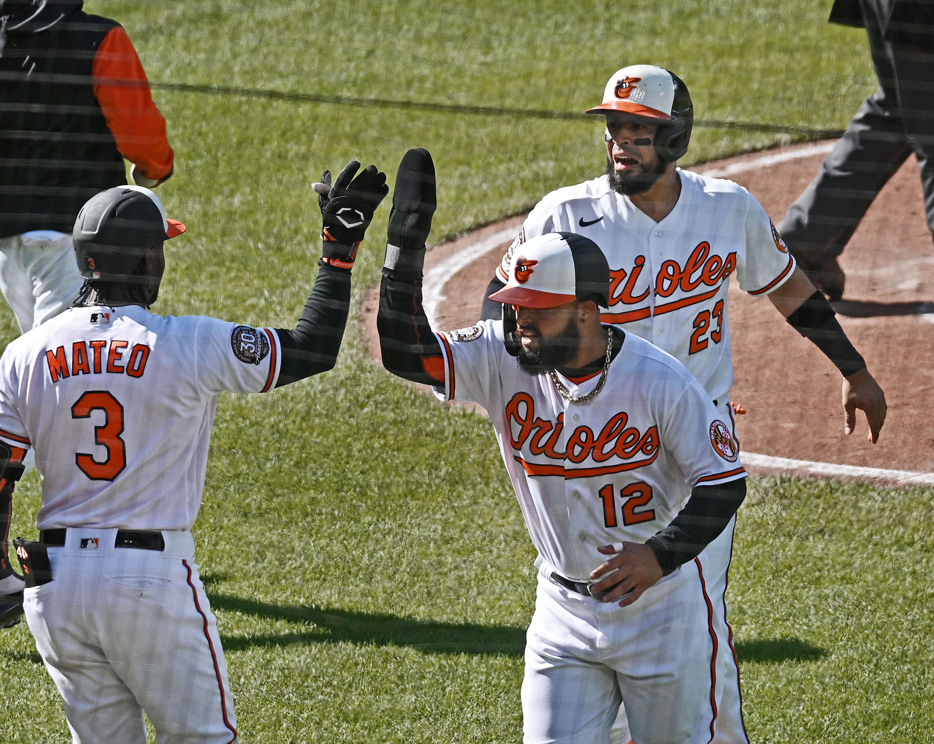 Rougned Odor's late pinch-hit single sparks Orioles to 5-0 victory