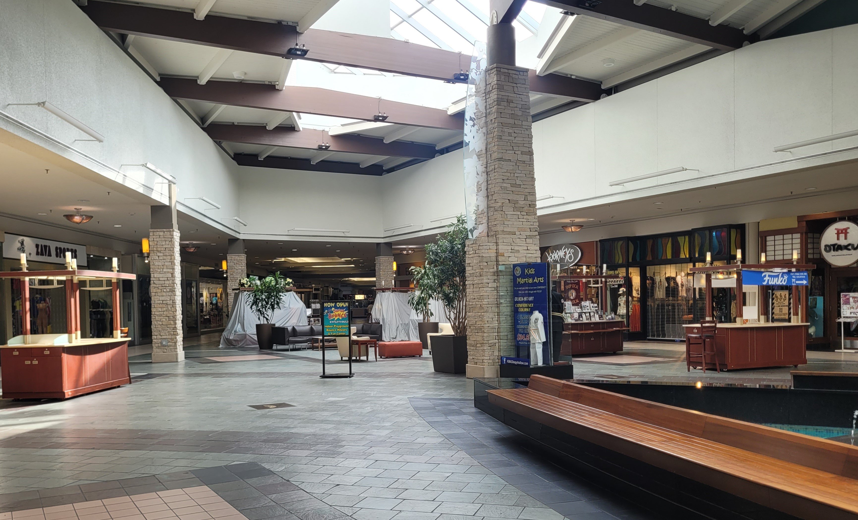 Huge expansion' at Aurora outlet mall opens