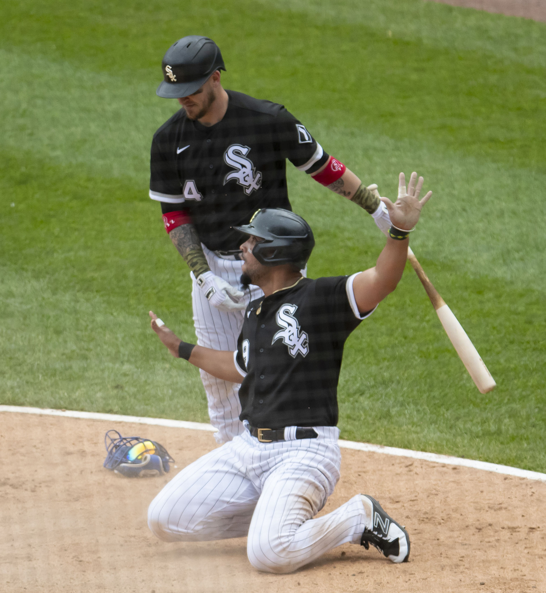 José Abreu grounds out with bases loaded, Indians hold off Chisox