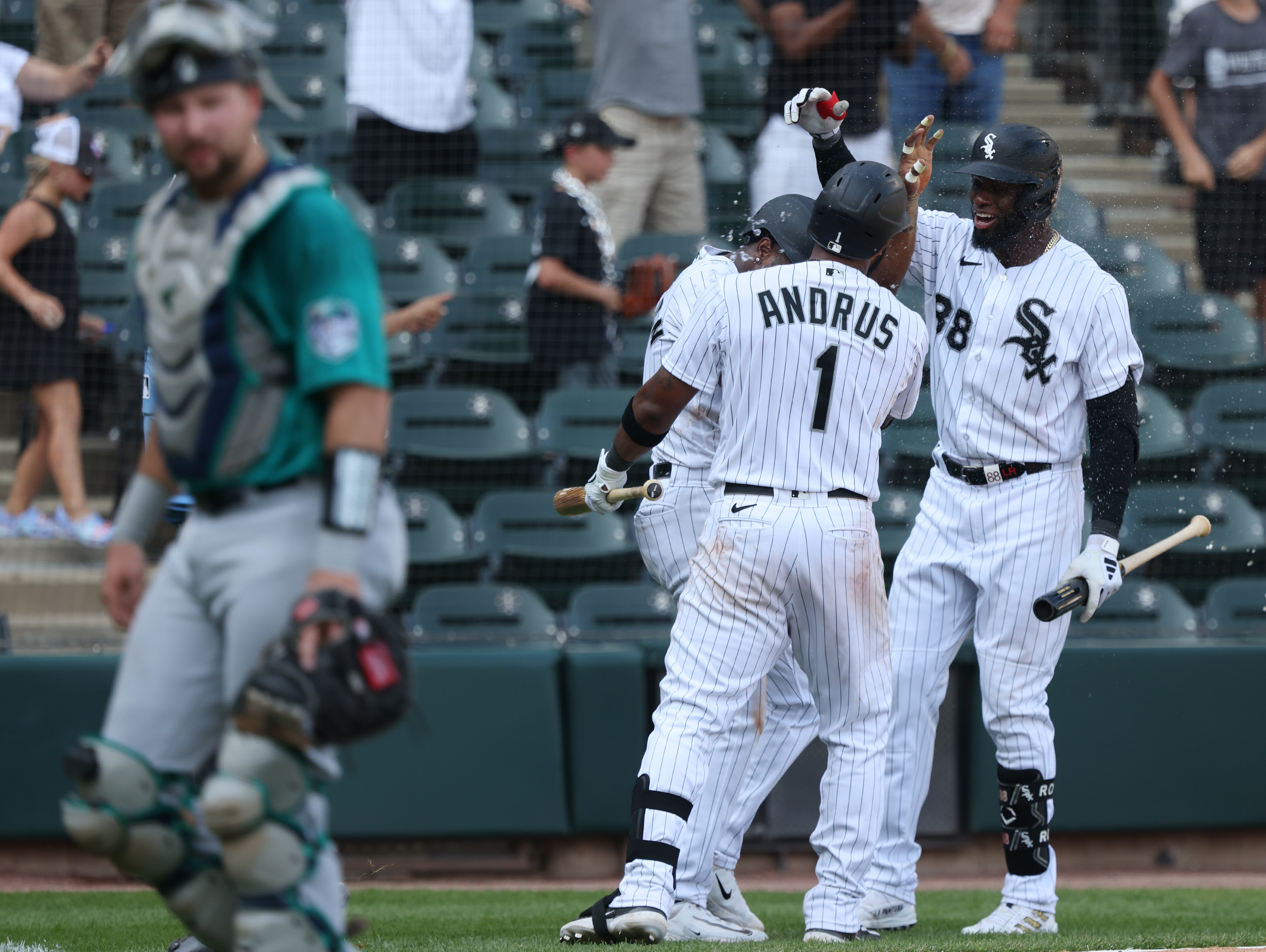 Andrus hits game-ending single as White Sox beat Red Sox 5-4