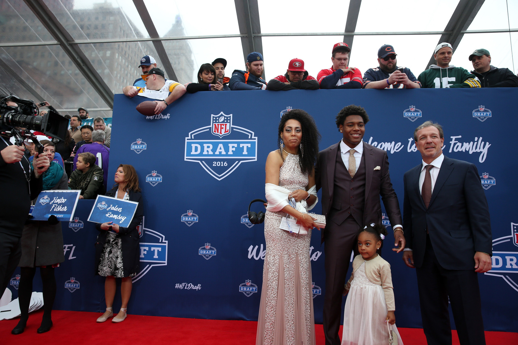 NFL rolls out red carpet on Bellagio fountains for 2022 draft