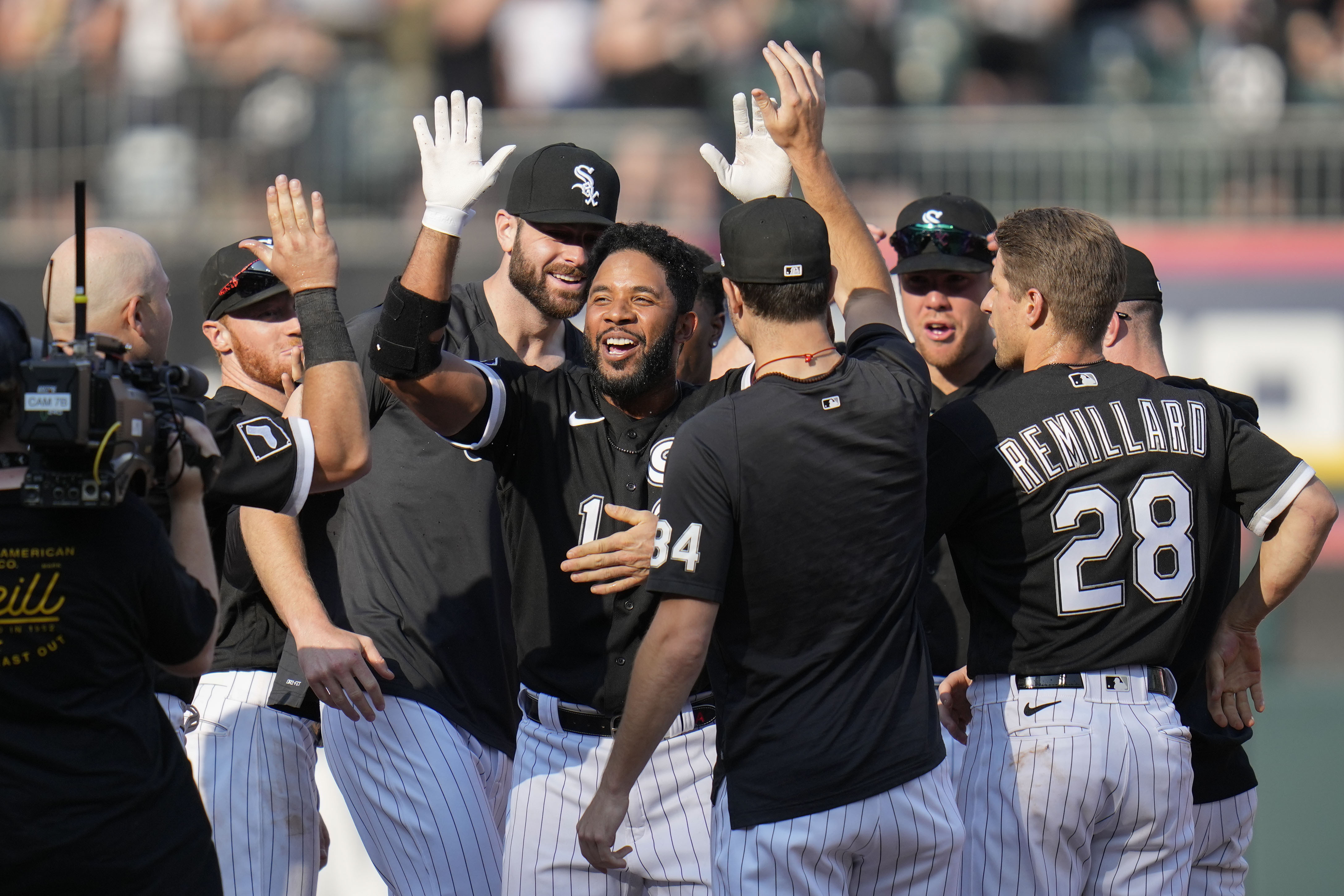 Chicago White Sox 4, Boston Red Sox 1: Color battle ends right - South Side  Sox