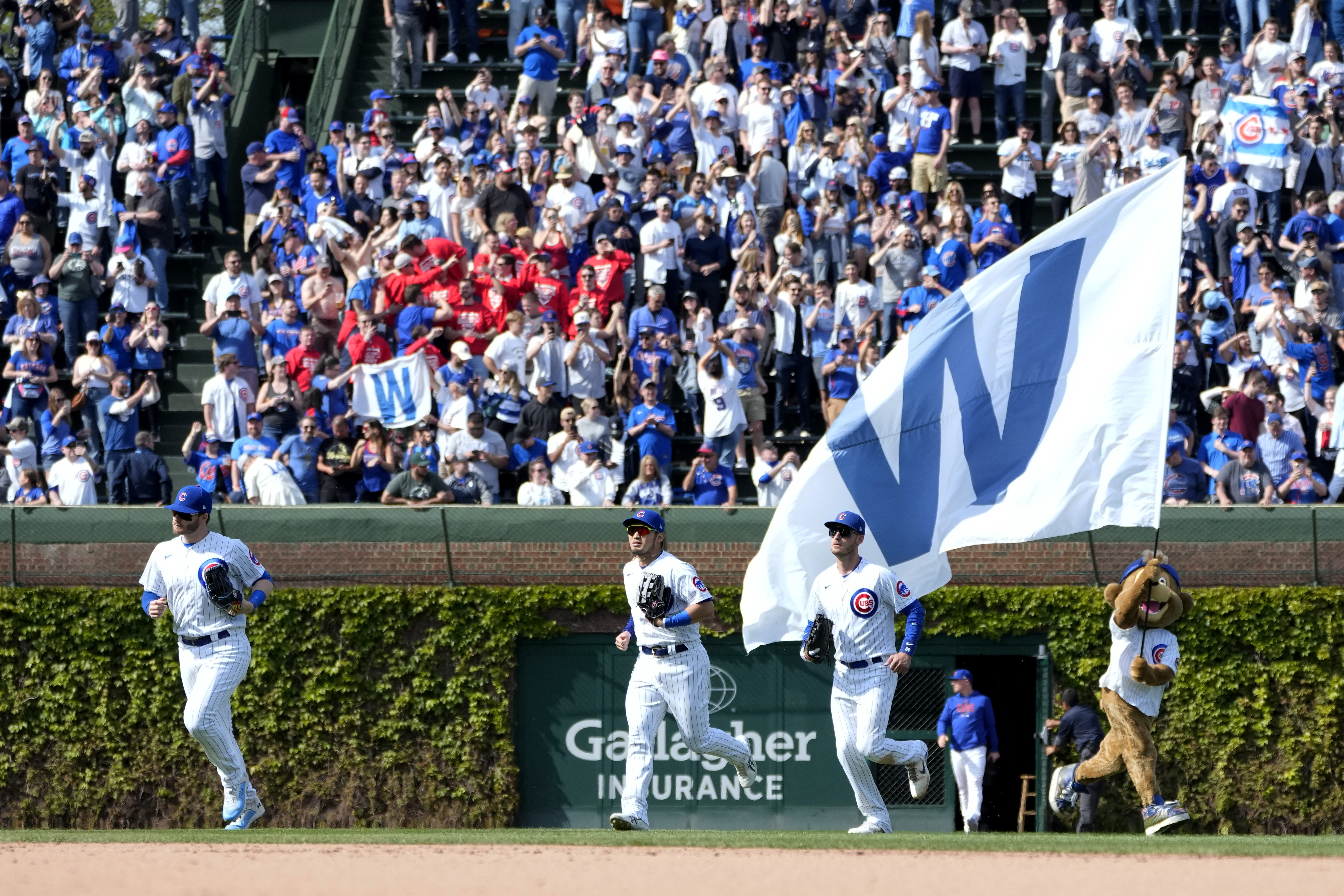 Potential farewell game for Hendricks end with more late-game Cubs