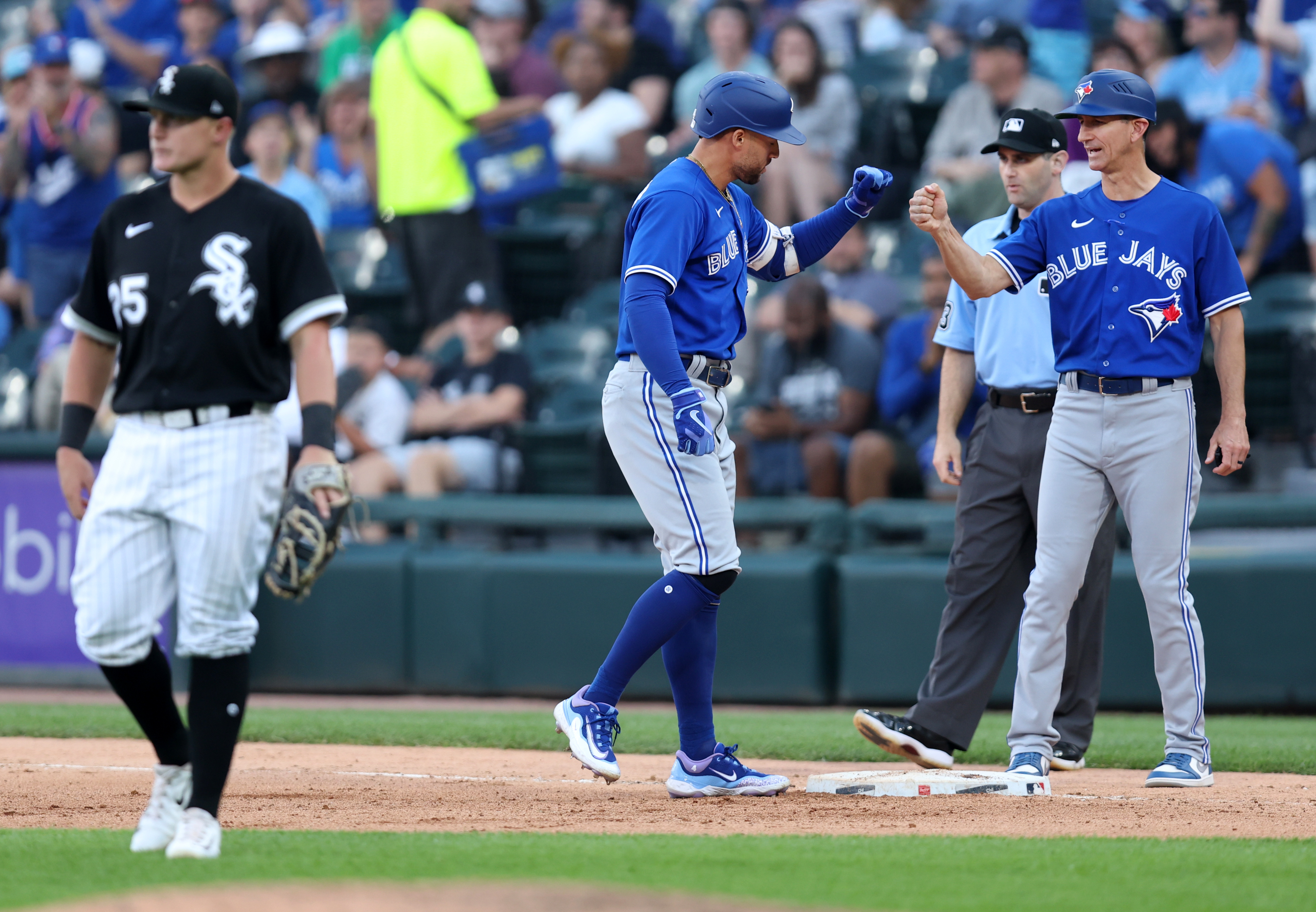 Whit Merrifield helps Toronto Blue Jays beat Chicago White Sox 5-4 for  doubleheader sweep