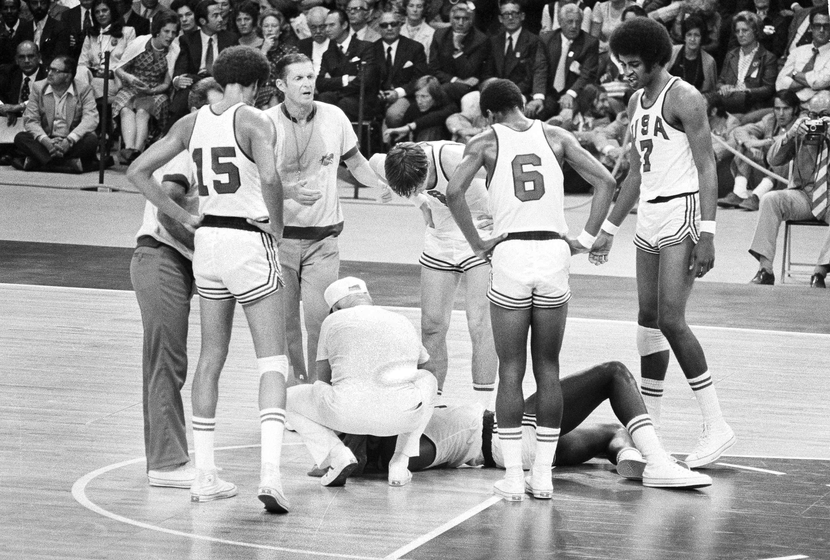 Игры 1972 баскетбол. Мюнхен 1972 баскетбол. СССР-США баскетбол 1972. Баскетбол Мюнхен 1972 сборная СССР.