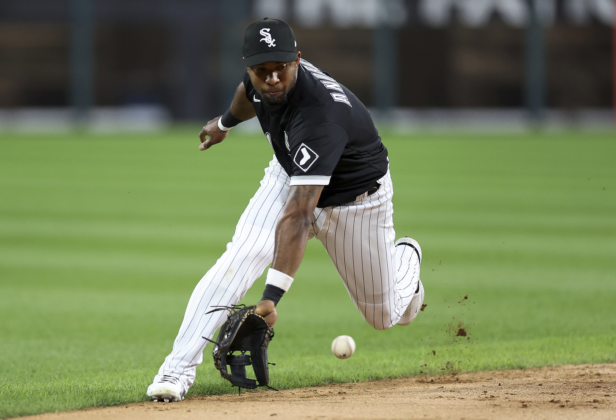 White Sox Re-Sign Free Agent Elvis Andrus, per Reports - Sports