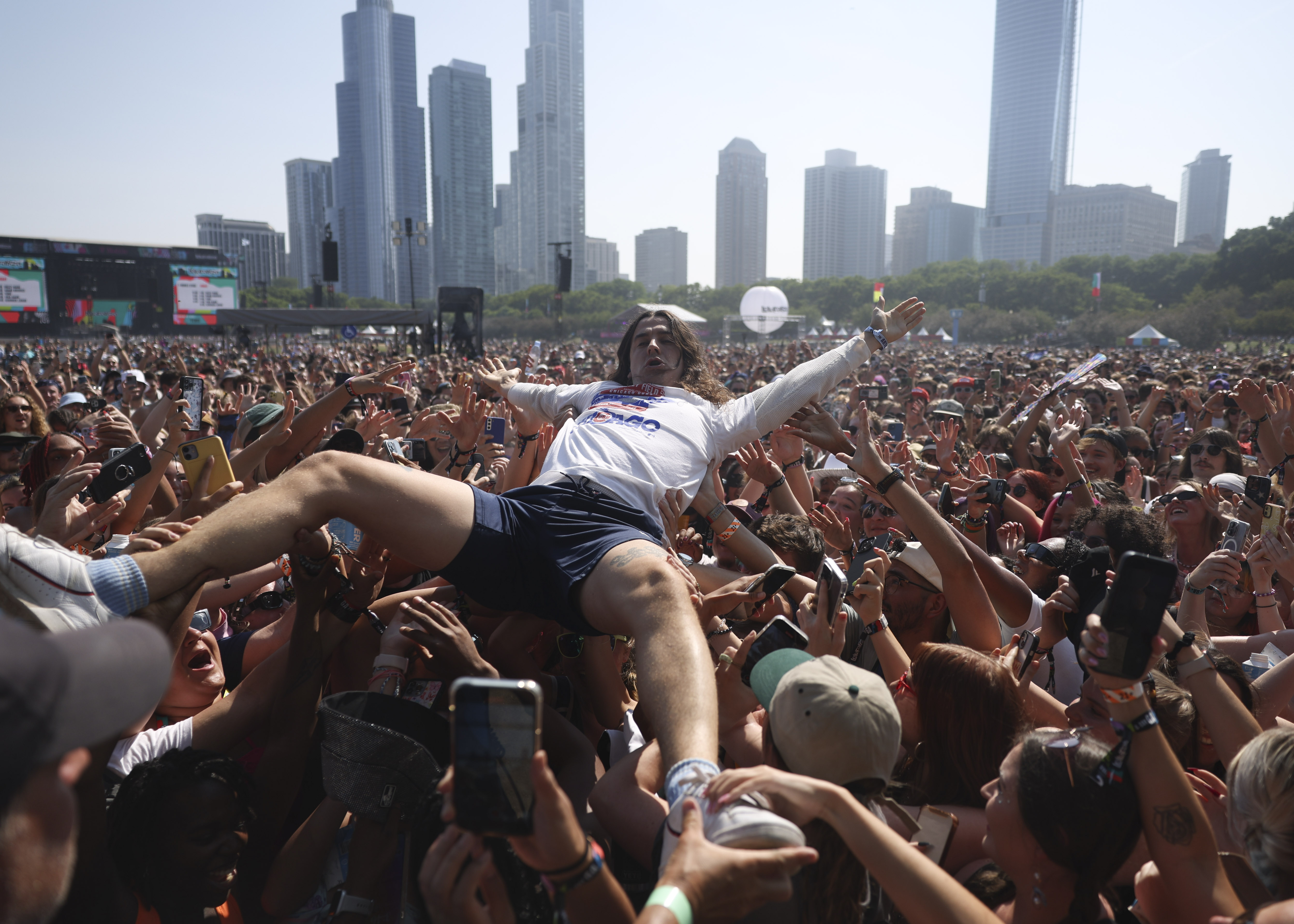 Lollapalooza Day 2: 30 Seconds to Mars reaches new heights