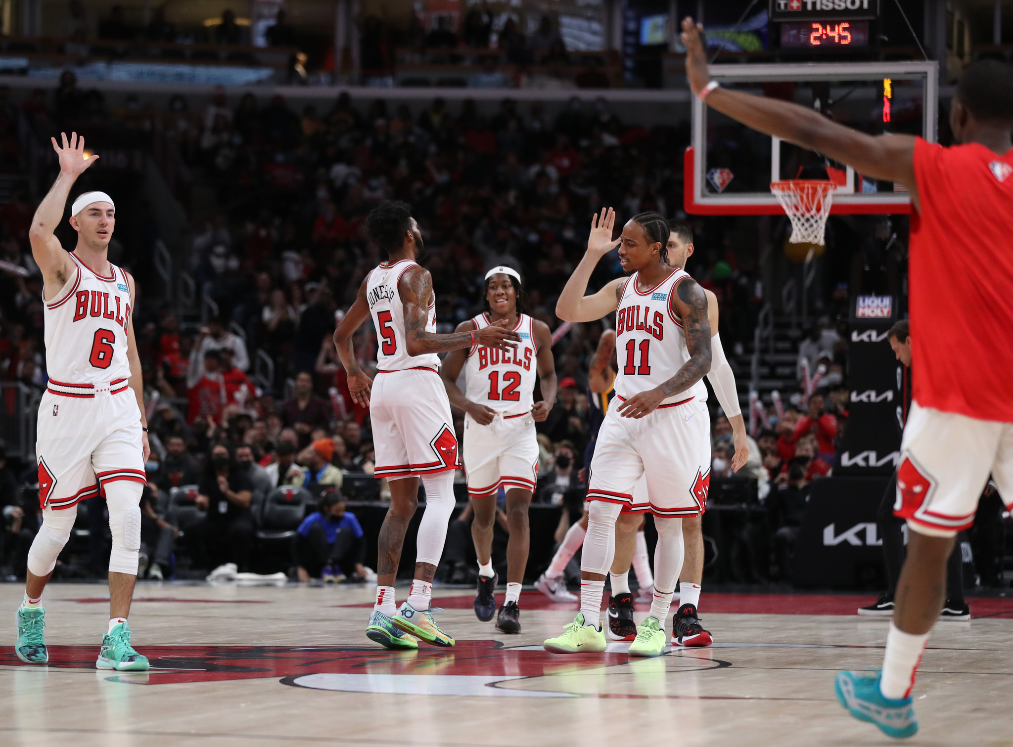 Chicago Bulls hand Jazz first loss, 107-99