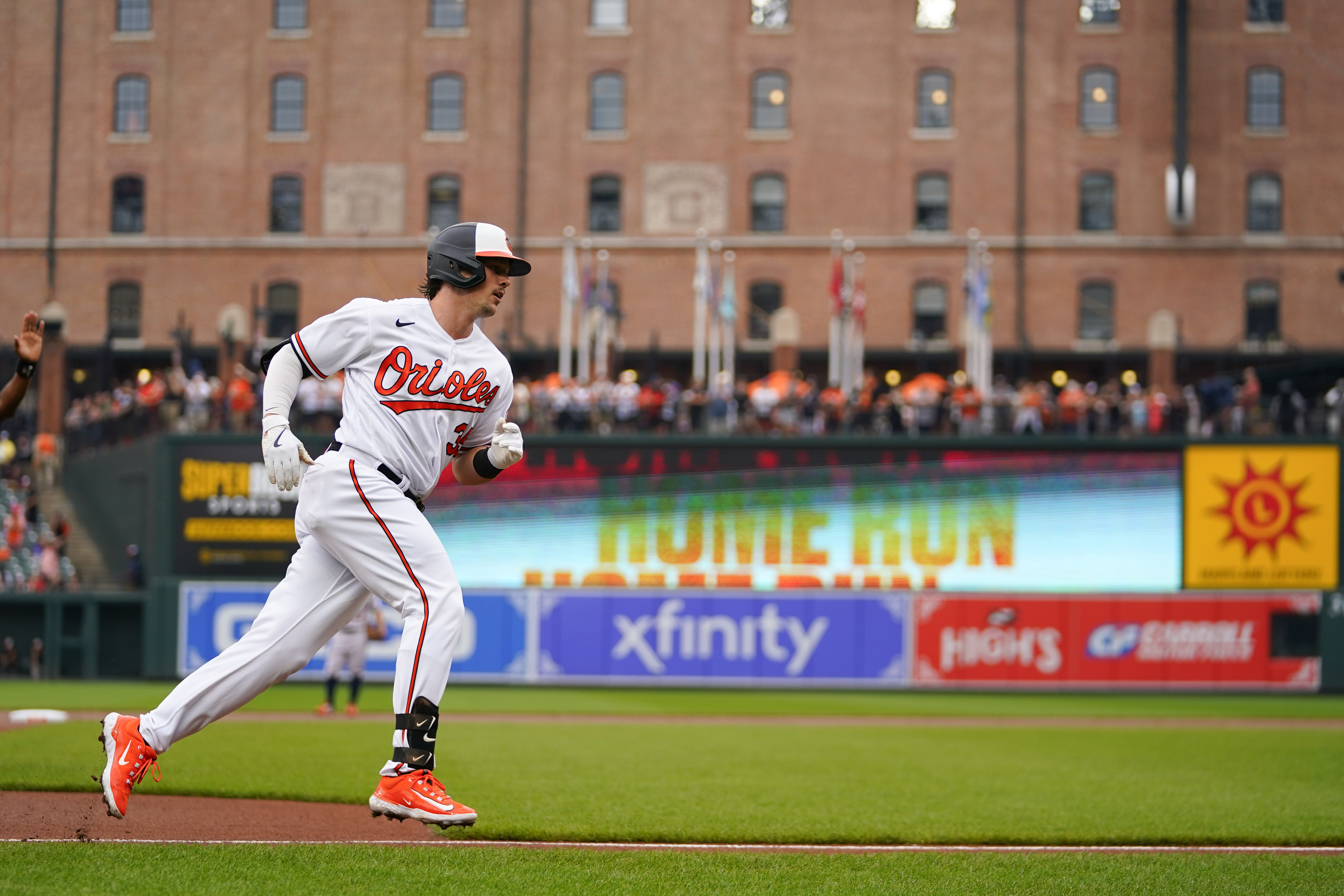 Orioles fend off late comeback, take series over Red Sox in MLB