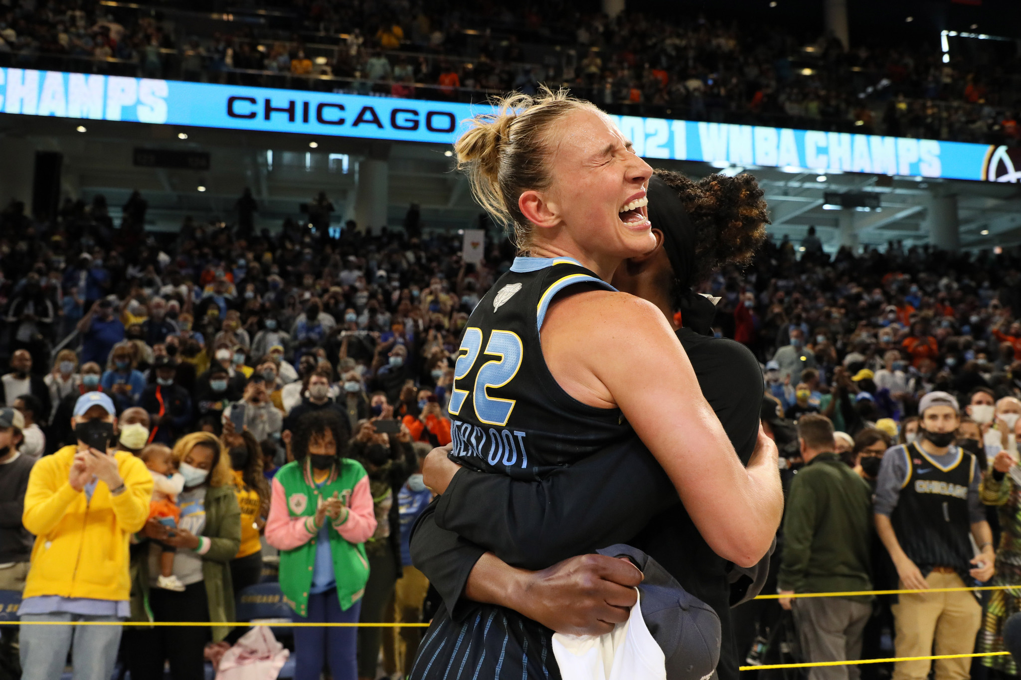WNBA championship banner raised for Sky - CBS Chicago