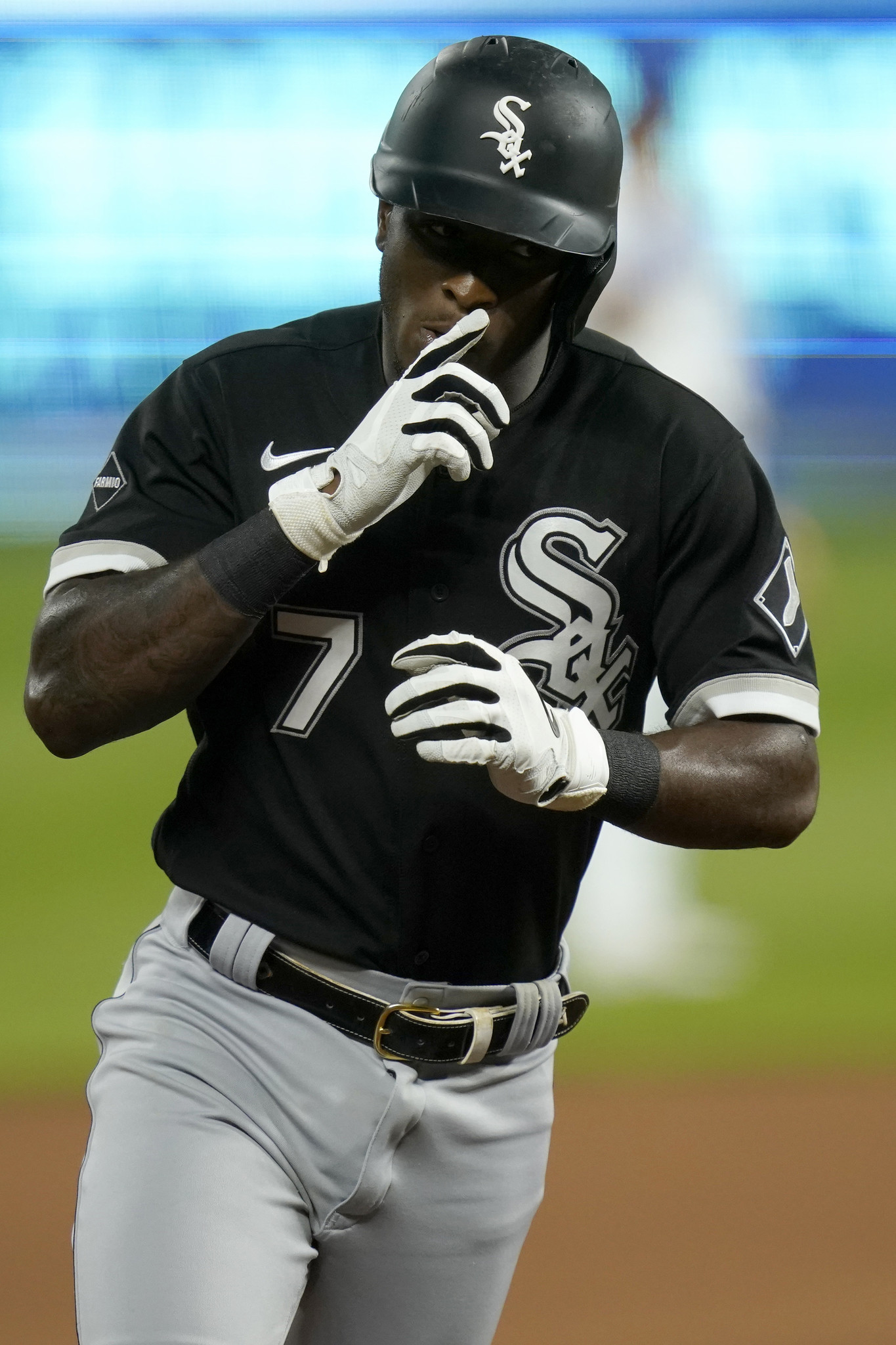 Chicago White Sox hit 3 homers in 11-6 win over Royals