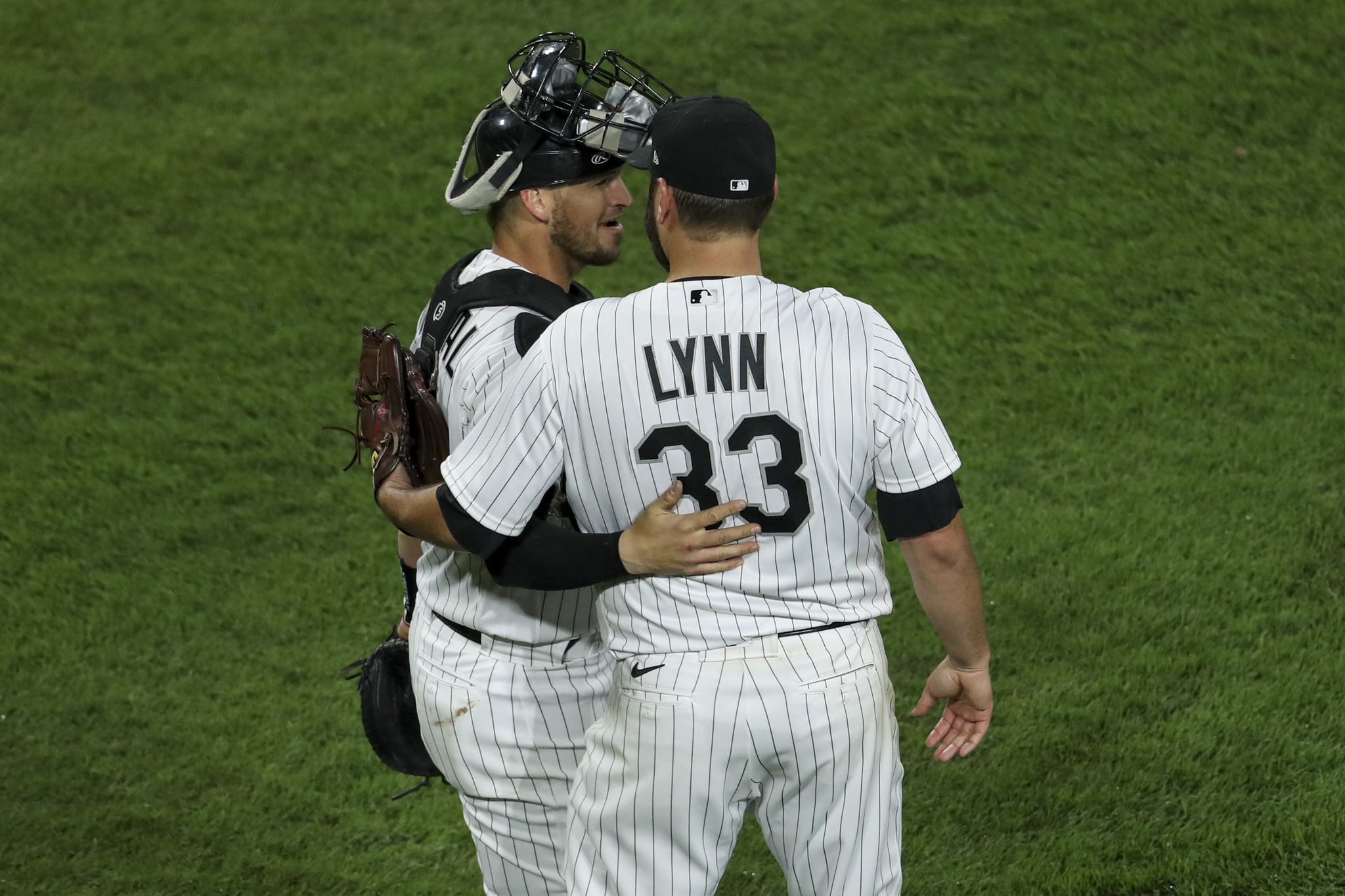 Lynn pitches 1st shutout of season, White Sox top Royals 6-0