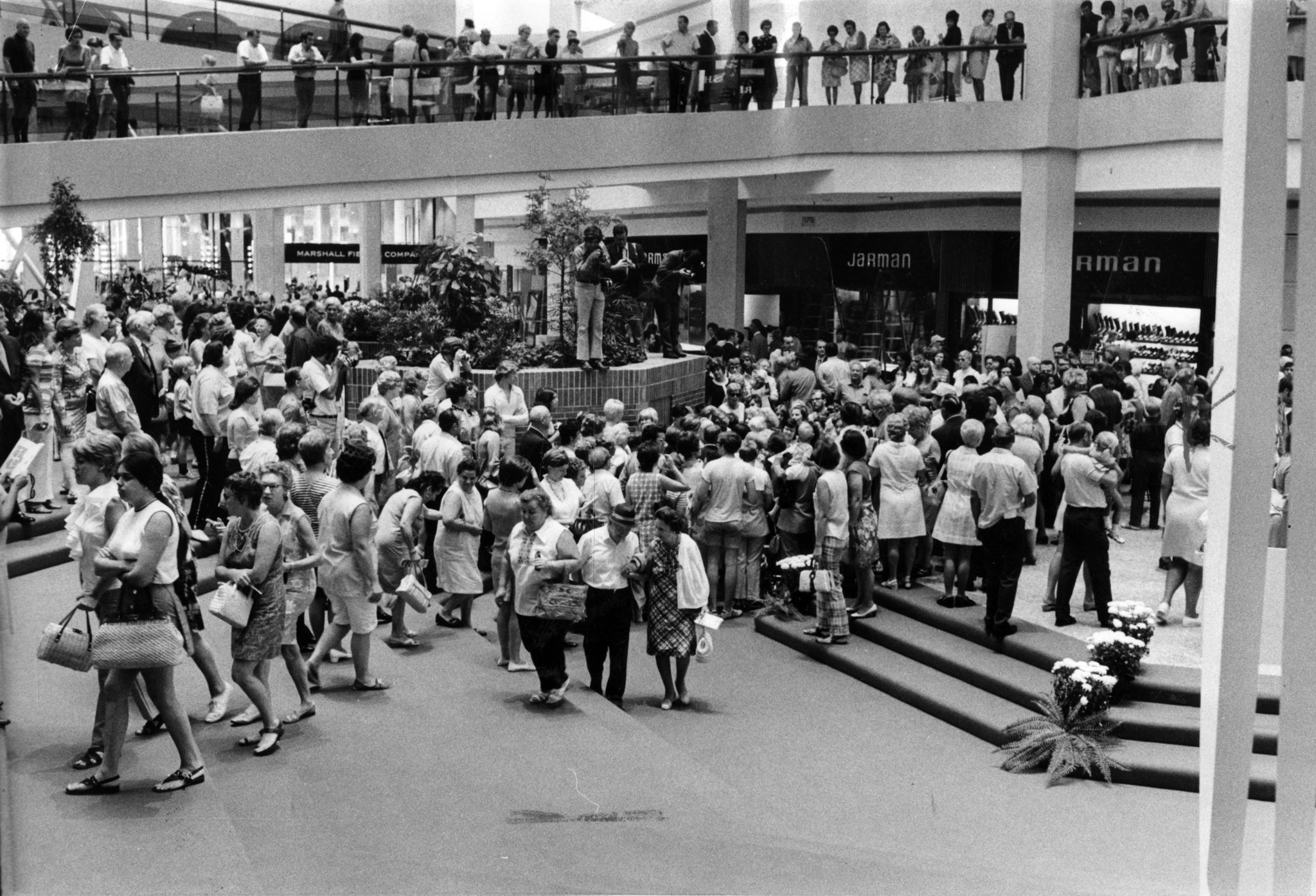 Woodfield Mall - Throwback Thursday! Does anyone remember Woodfield Mall  when it looked like this?