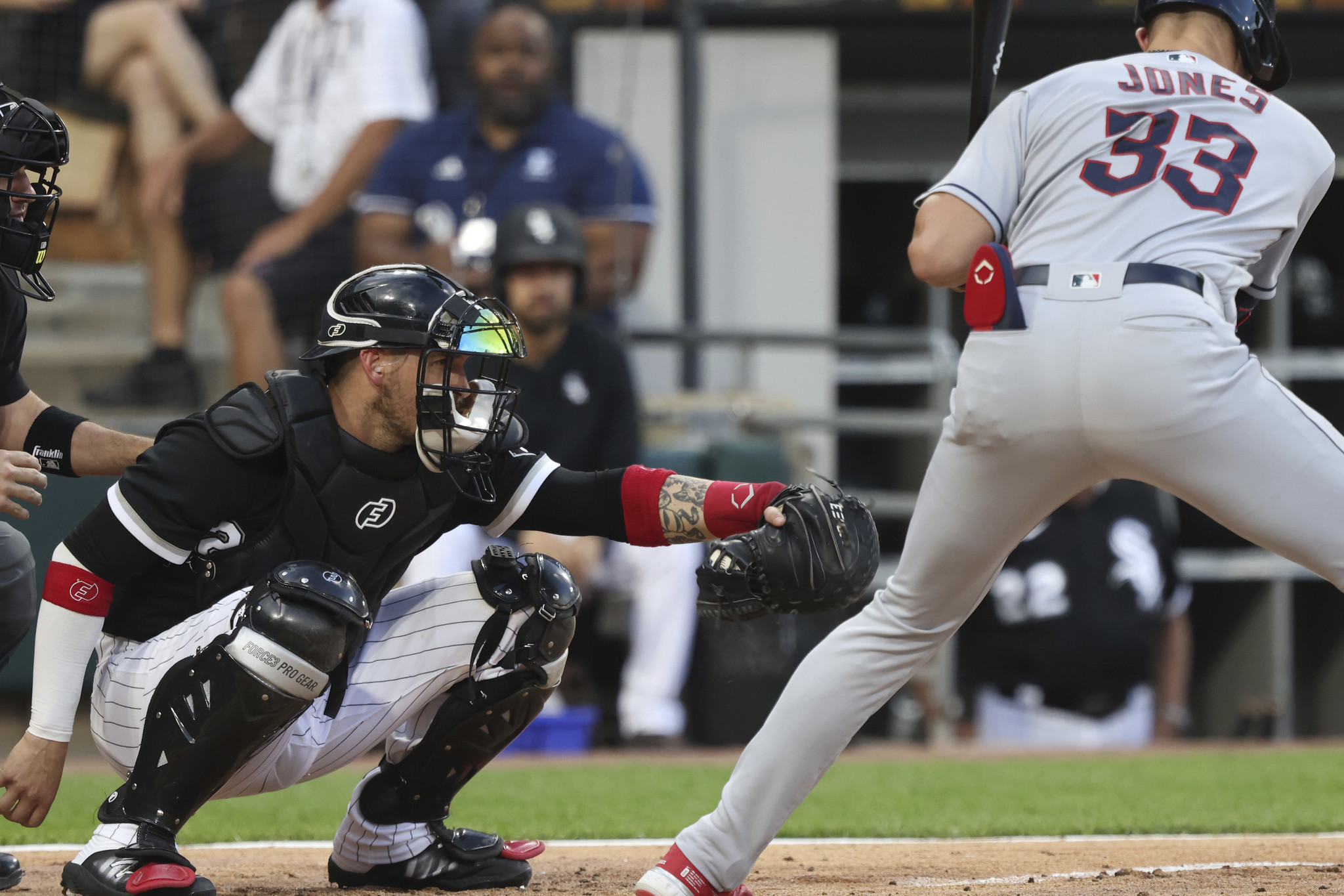 White Sox catcher Grandal leaves game against Yankees with sore left knee -  The San Diego Union-Tribune