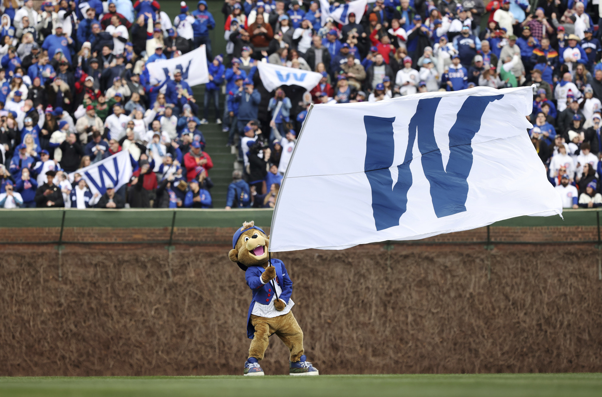 Pirates or Cubs: Who will wave victory flag tonight?