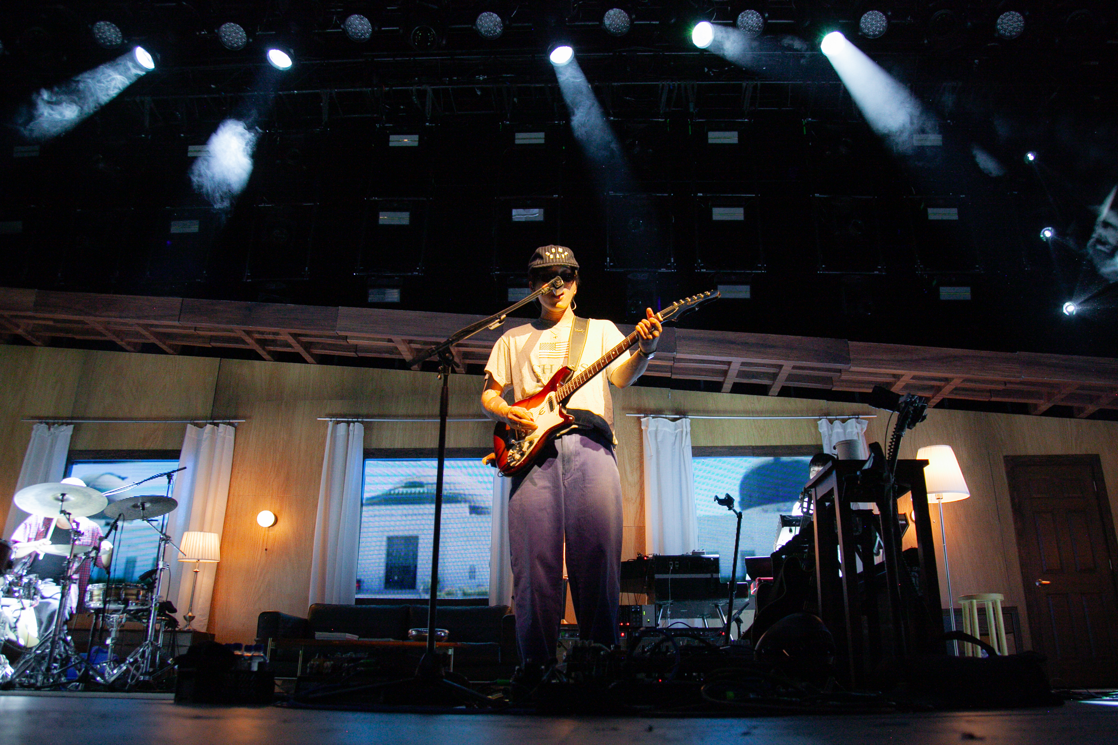 wave to earth’s ‘the pieces’ tour soothes the Greek Theatre