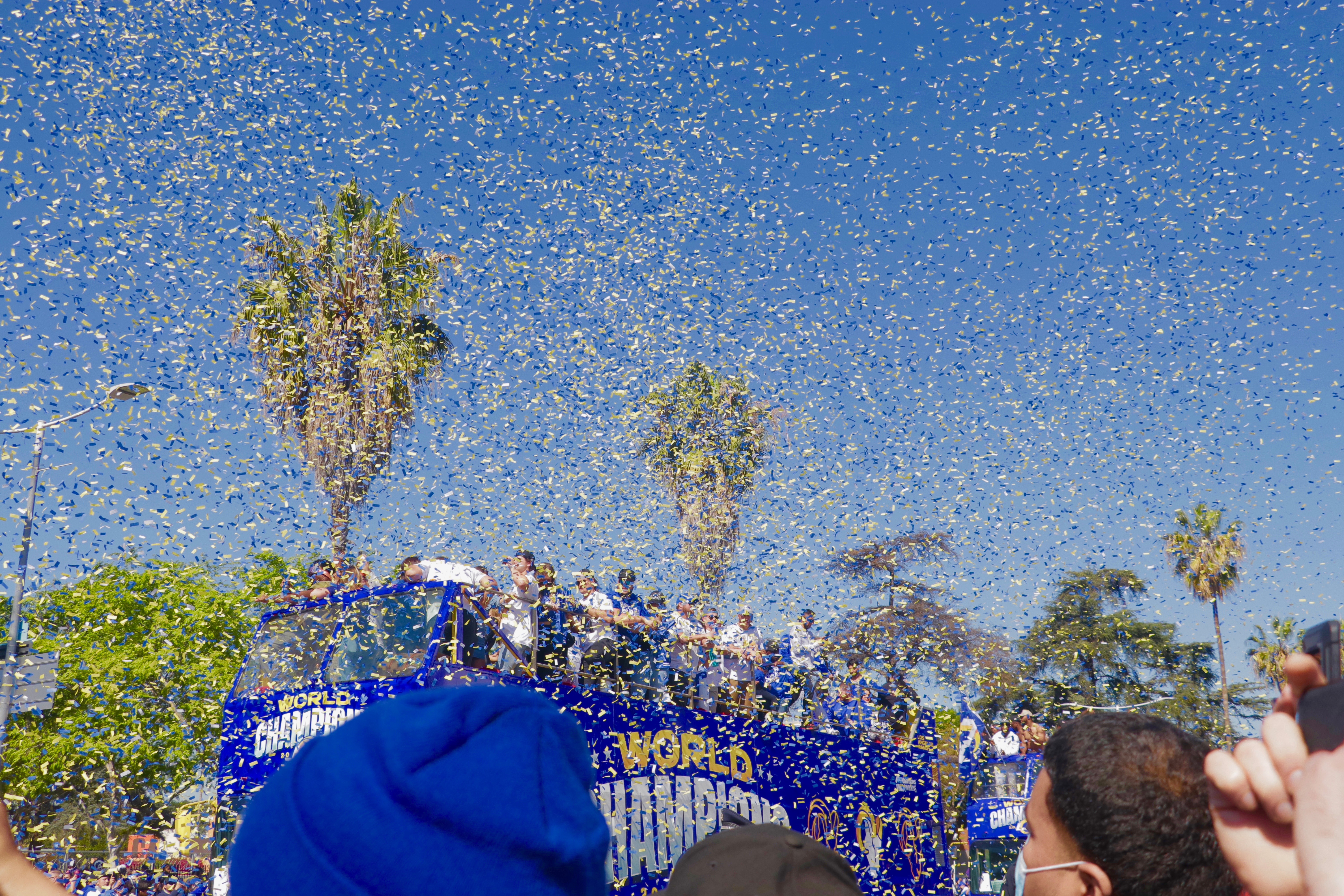 Rams fans cheer Super Bowl champs at Los Angeles victory parade