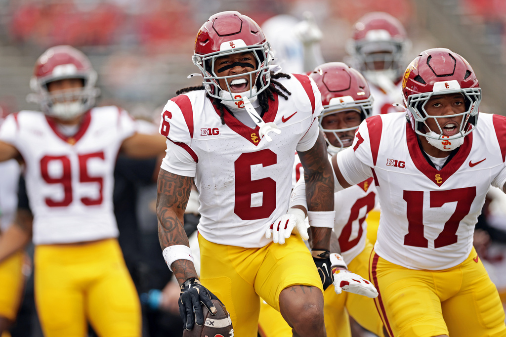 USC keeps winning streak alive with victory against Rutgers to open Big Ten play