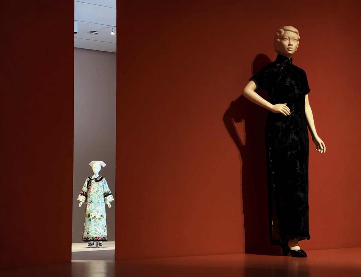 从晚清长袍到时代移居:洛杉矶特展展现中国女性百年服饰变迁