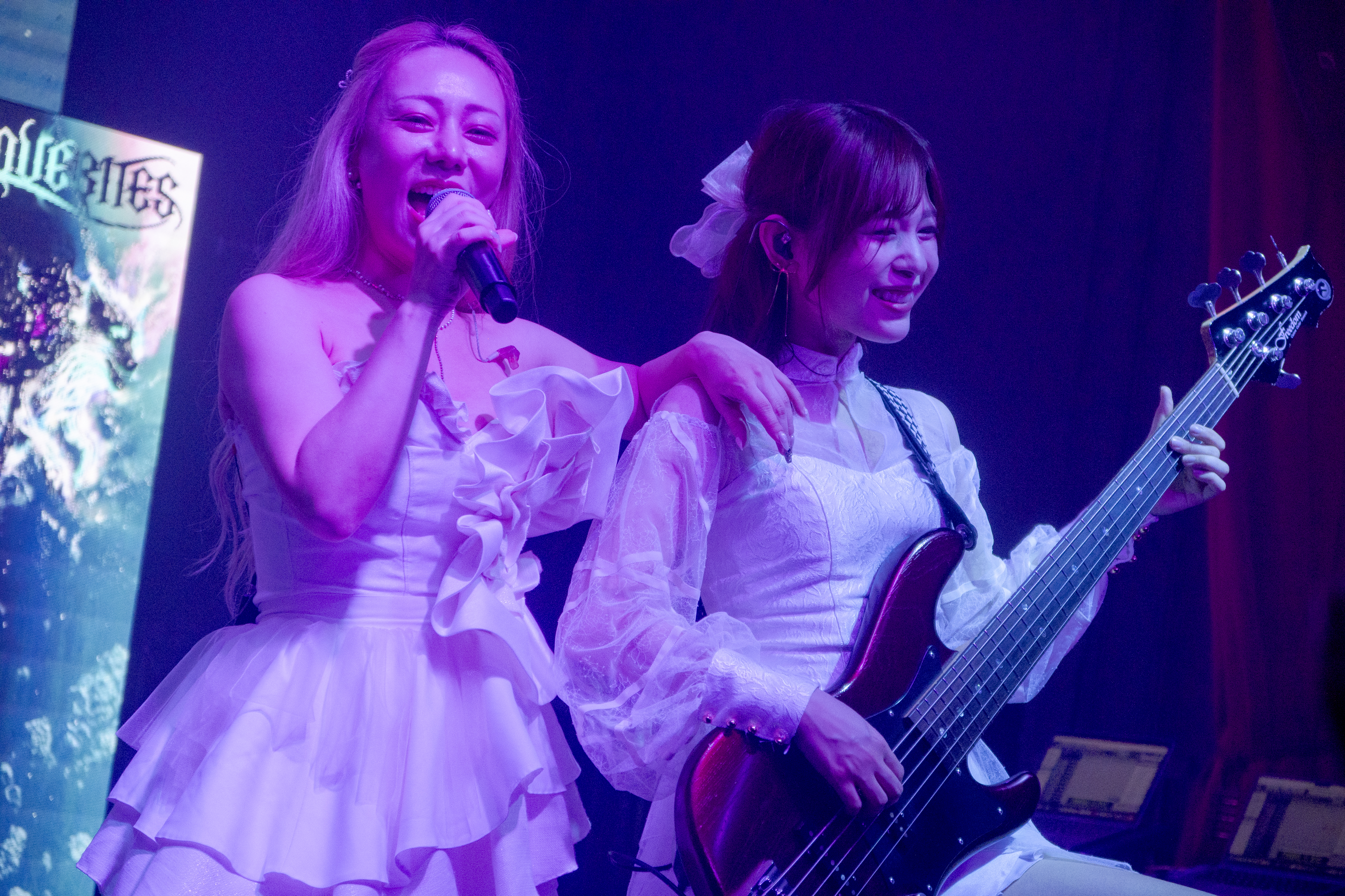 LOVEBITES　パネル Lovebites with their new look 🤘🤘