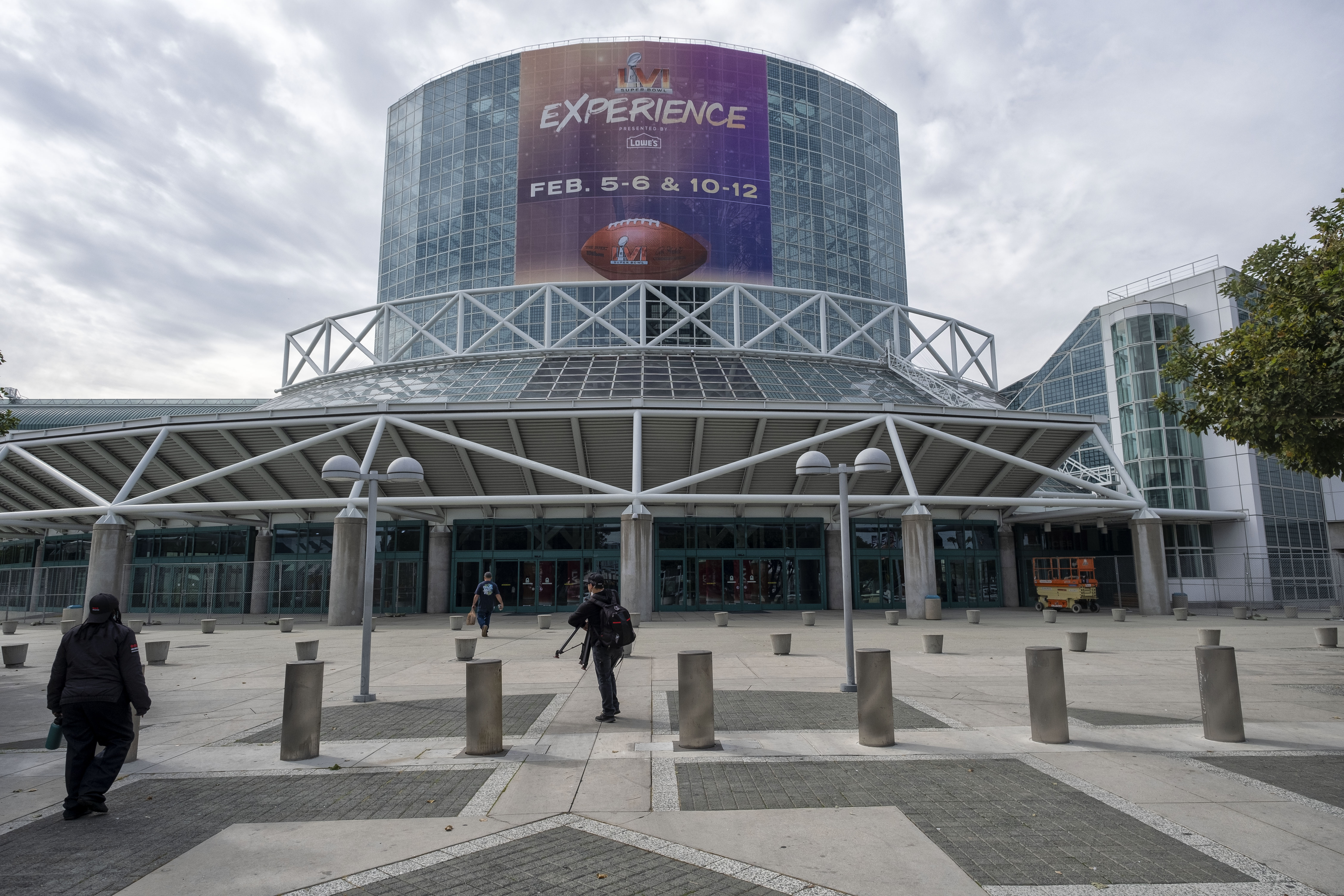 Diving into the Super Bowl Experience – Annenberg Media
