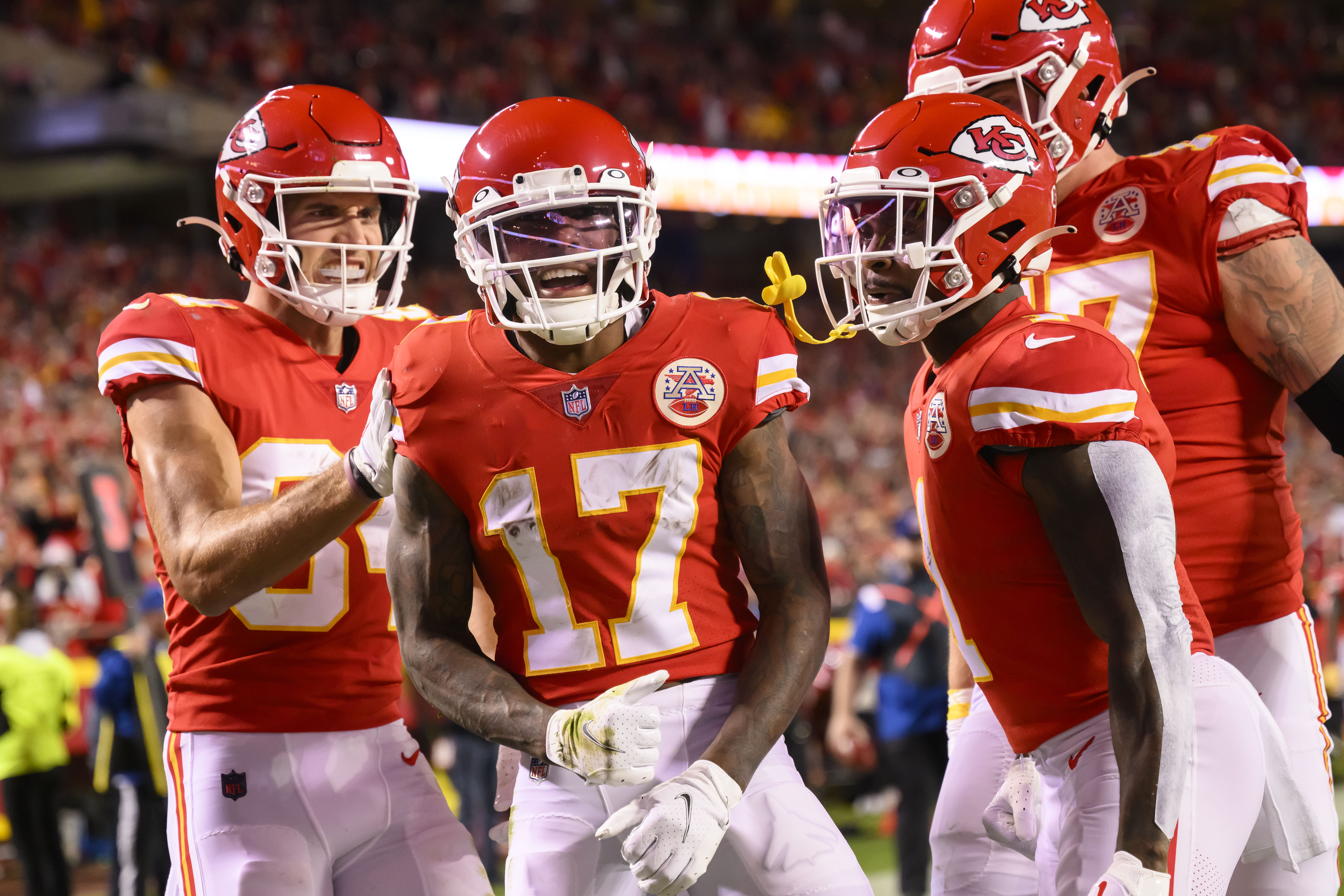 Kansas City Chiefs wide receiver Mecole Hardman (17) hauls in a