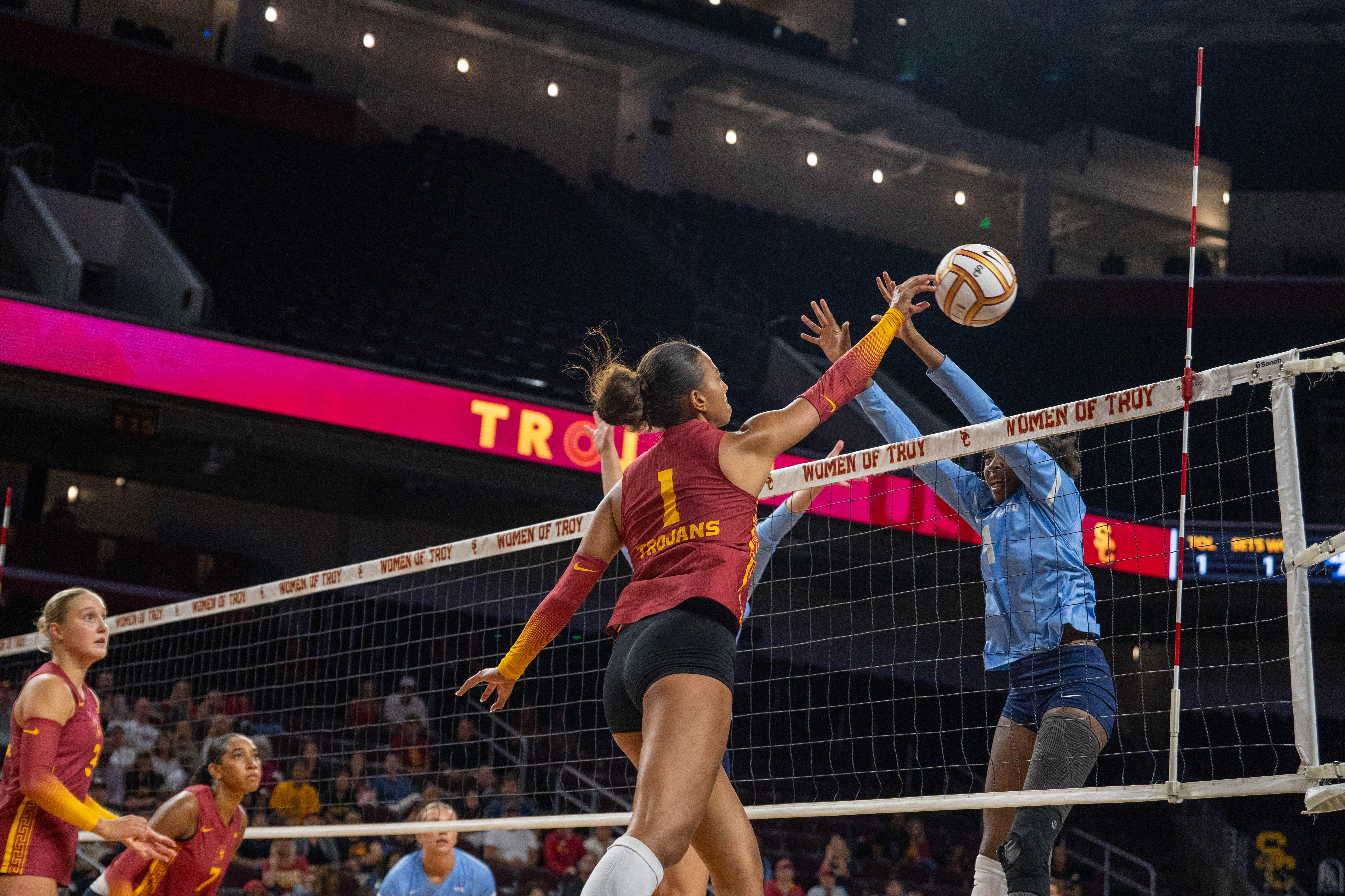 USC women’s volleyball takes home opener in four