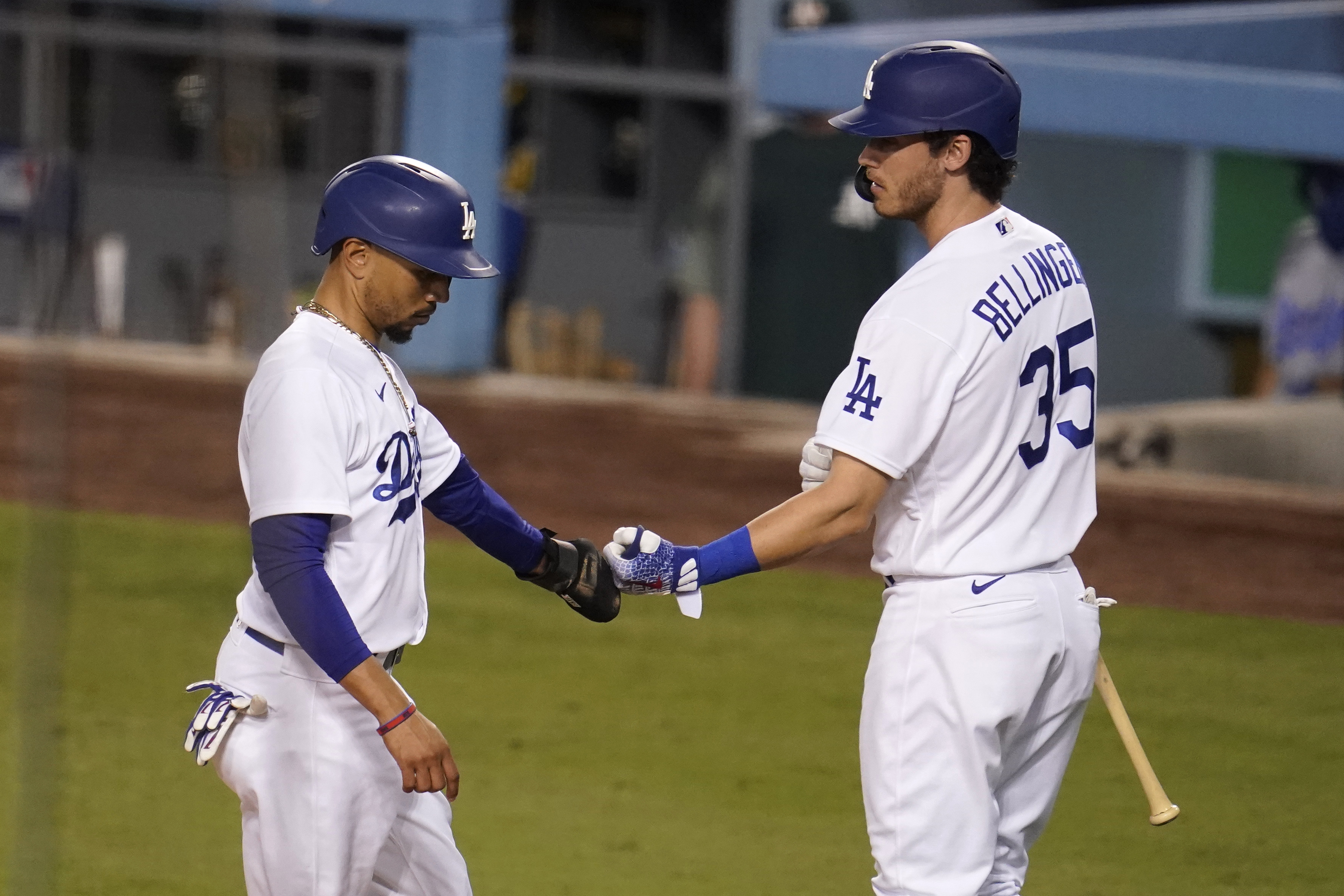 Dodgers News: Cody Bellinger, Mookie Betts Named Gold Glove Award