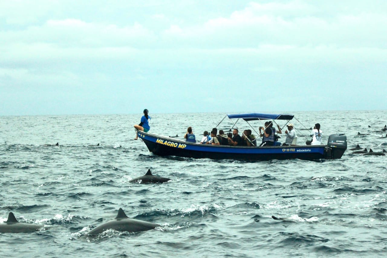 Menor murió al voltearse la lancha en que paseaba por playa turística